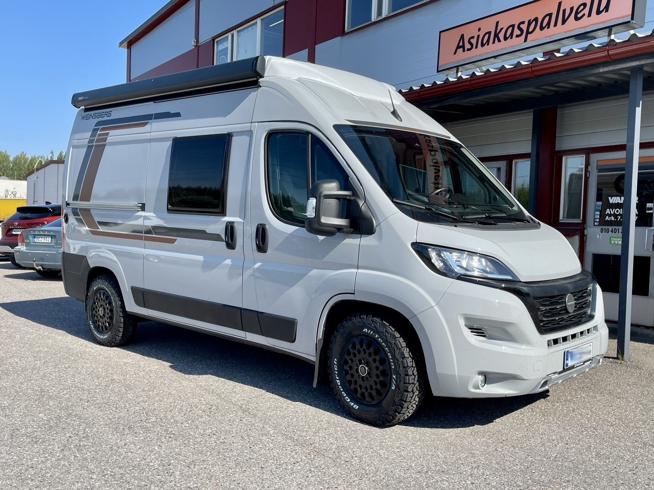Weinsberg carabus 540mq retkeilyauto 4:lle