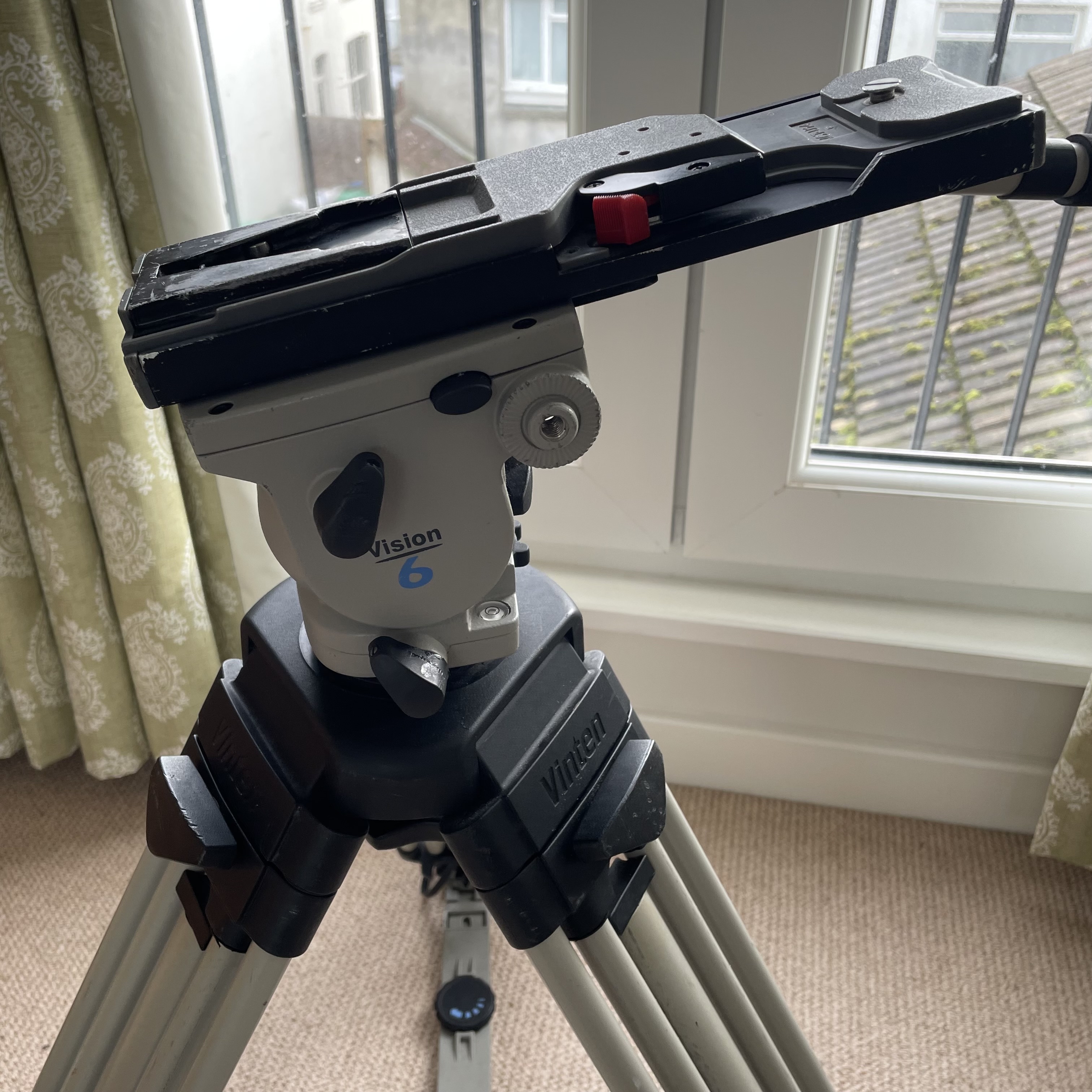 Vinten vision 6 tripod with vct plate