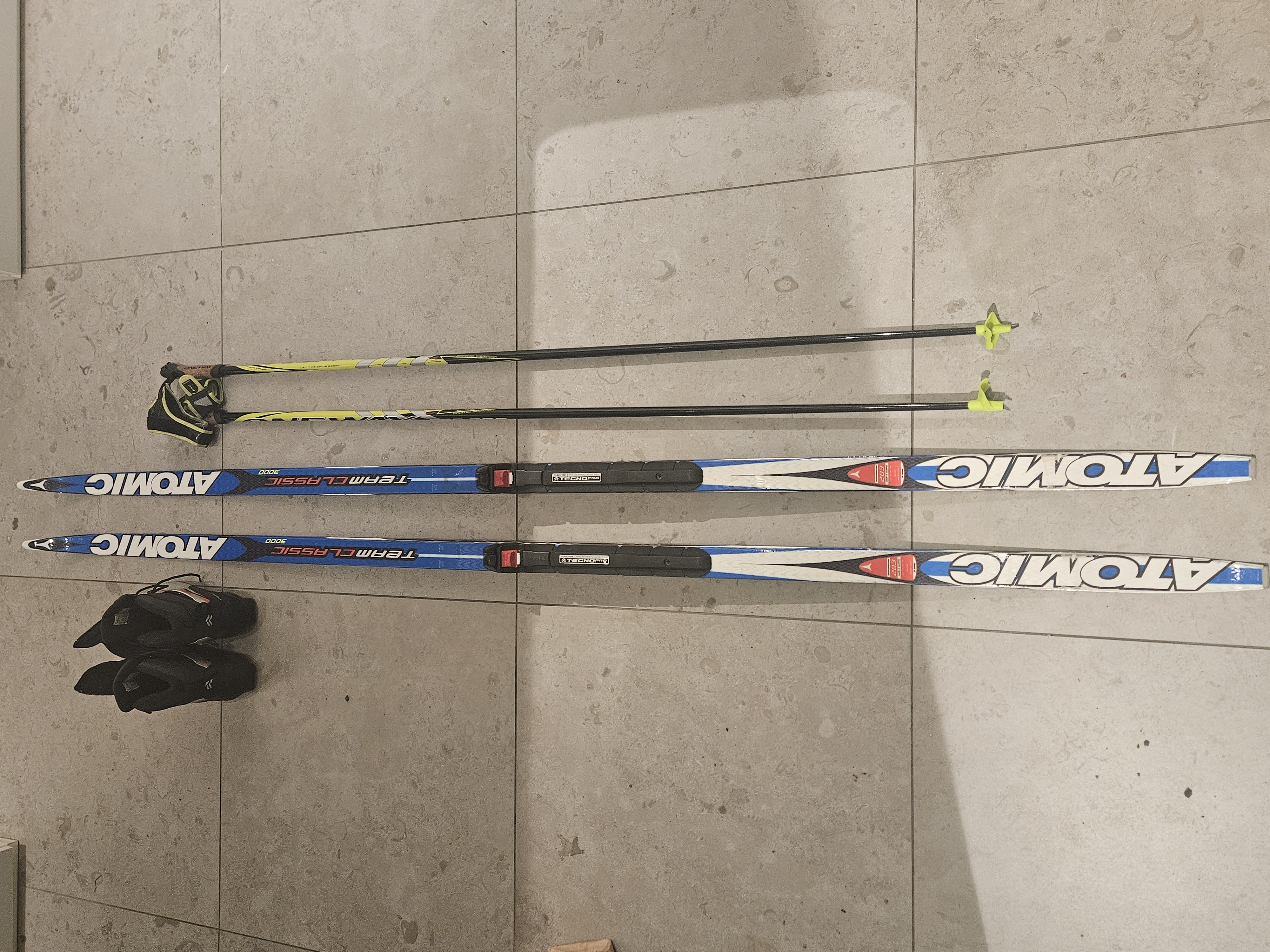 Längdskidor + pjäxor & stavar