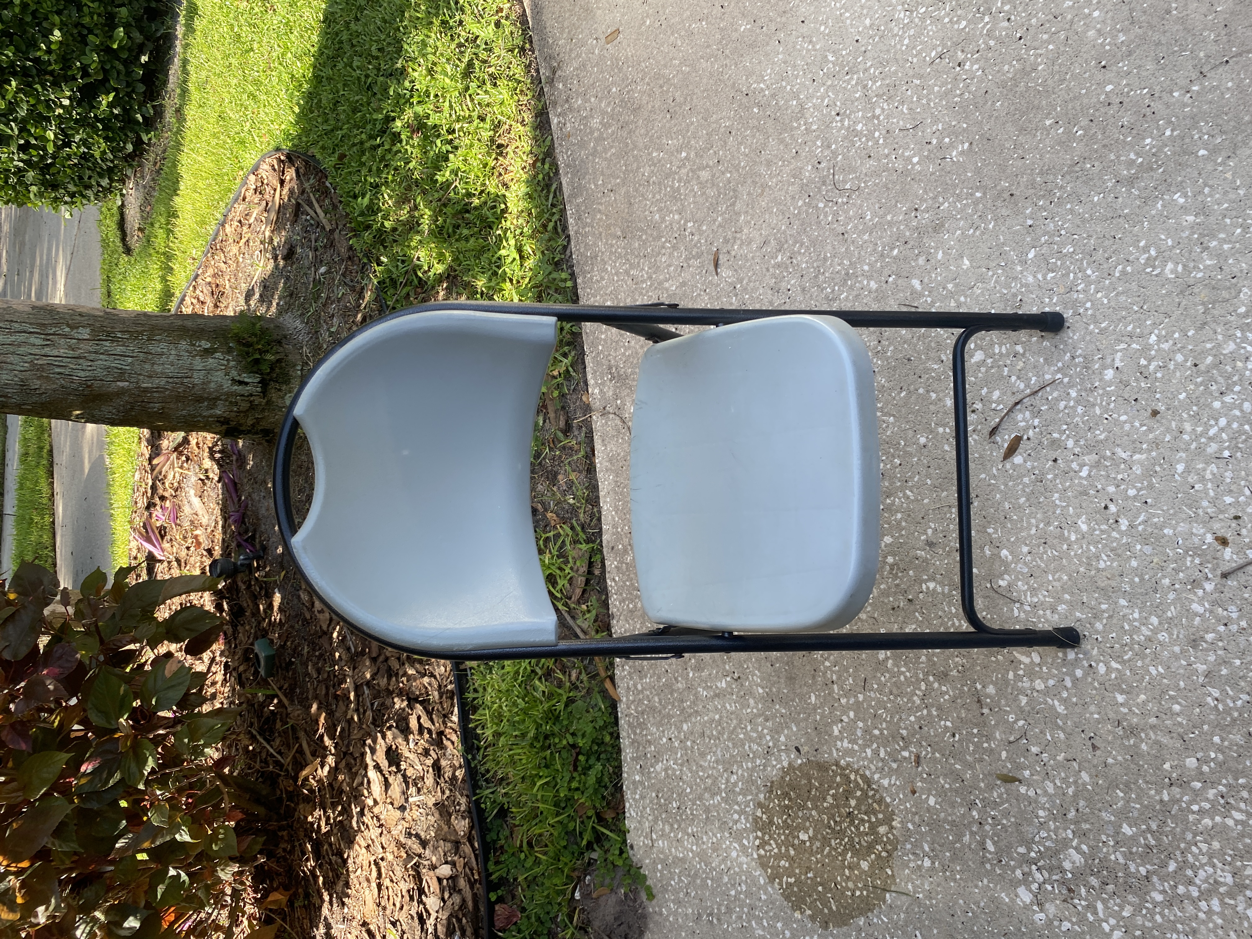 Plastic folding chairs 