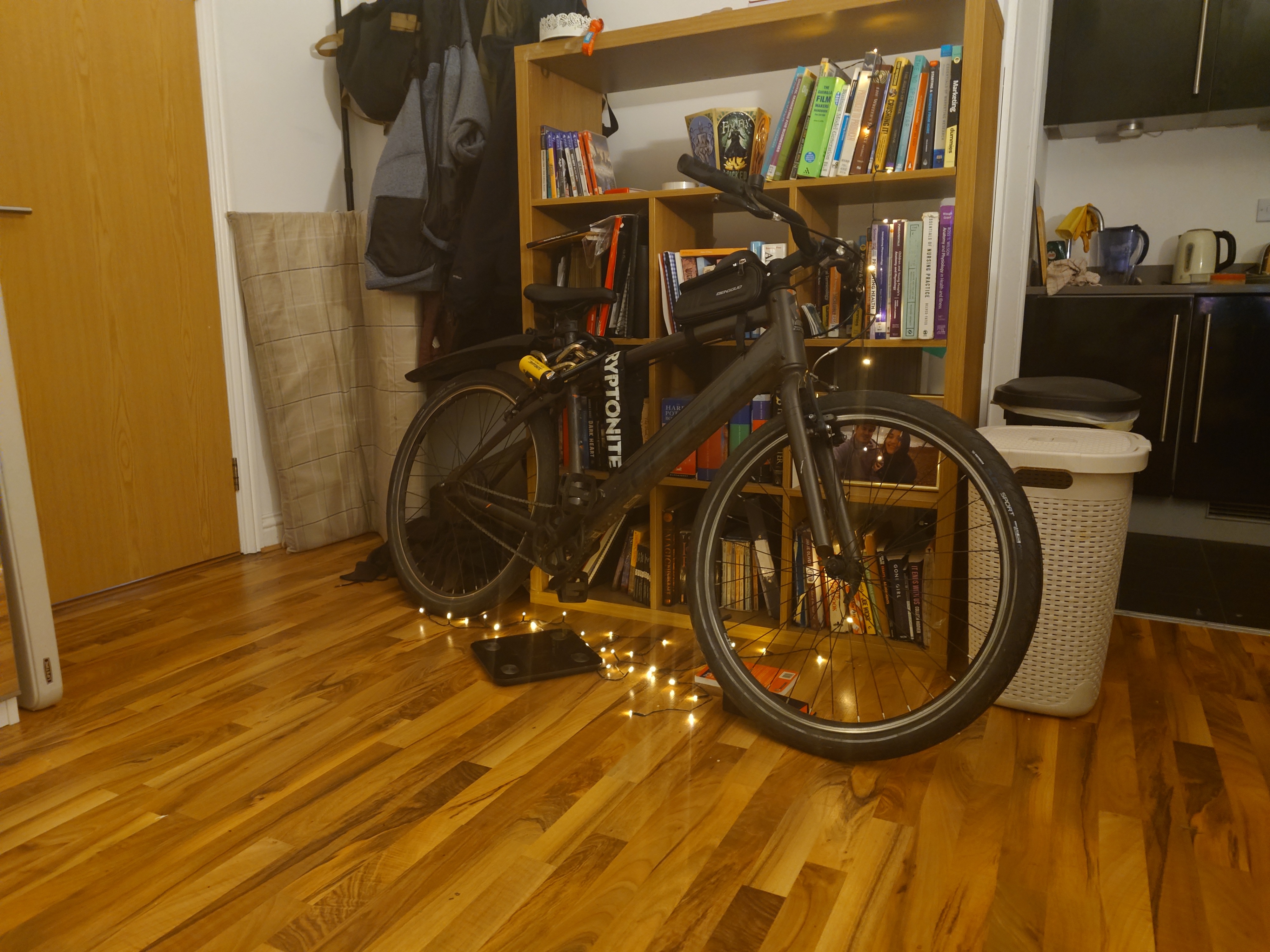 Carrera impel im-1 electric hybrid bike (with mudguard and phone mount) + kryptonite lock