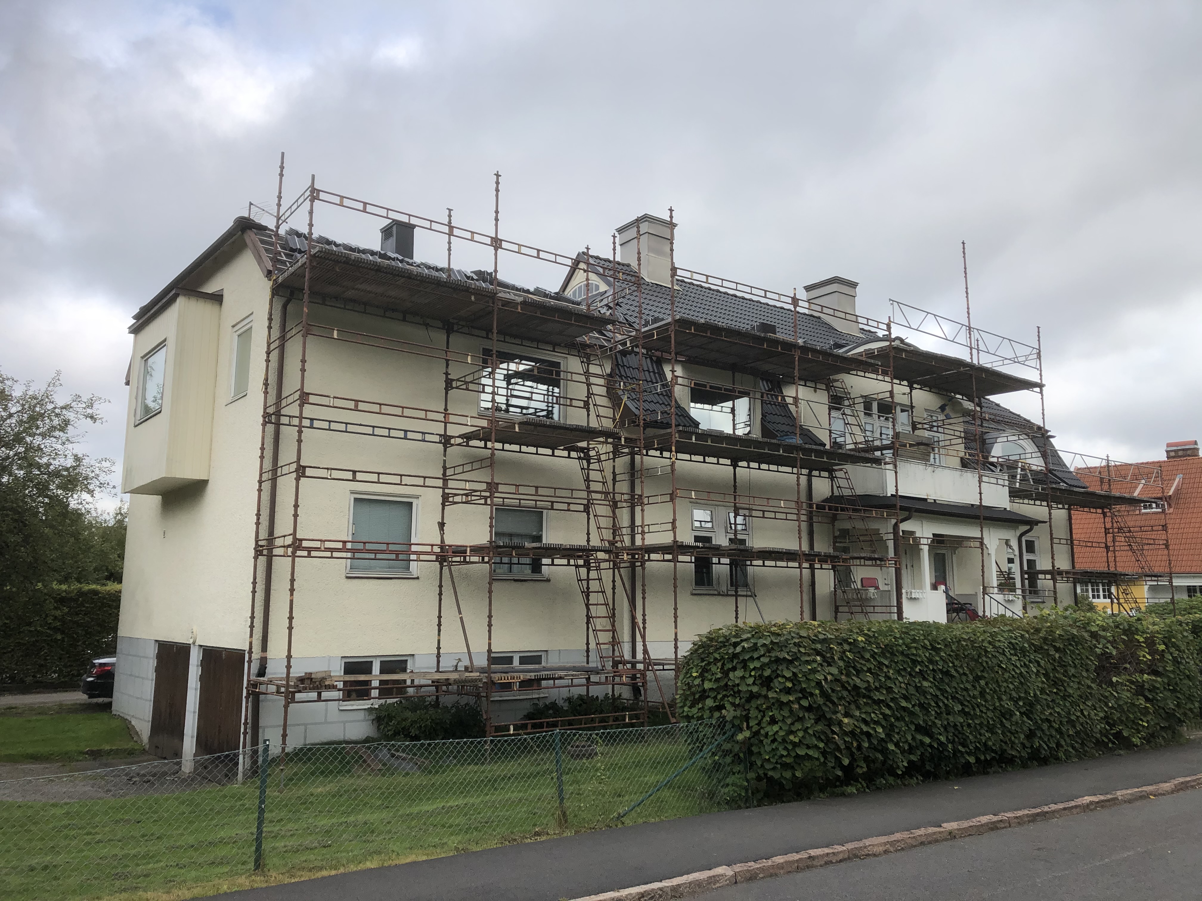 Haki byggställning, fasadställning, arbetsställning, murarställning. 