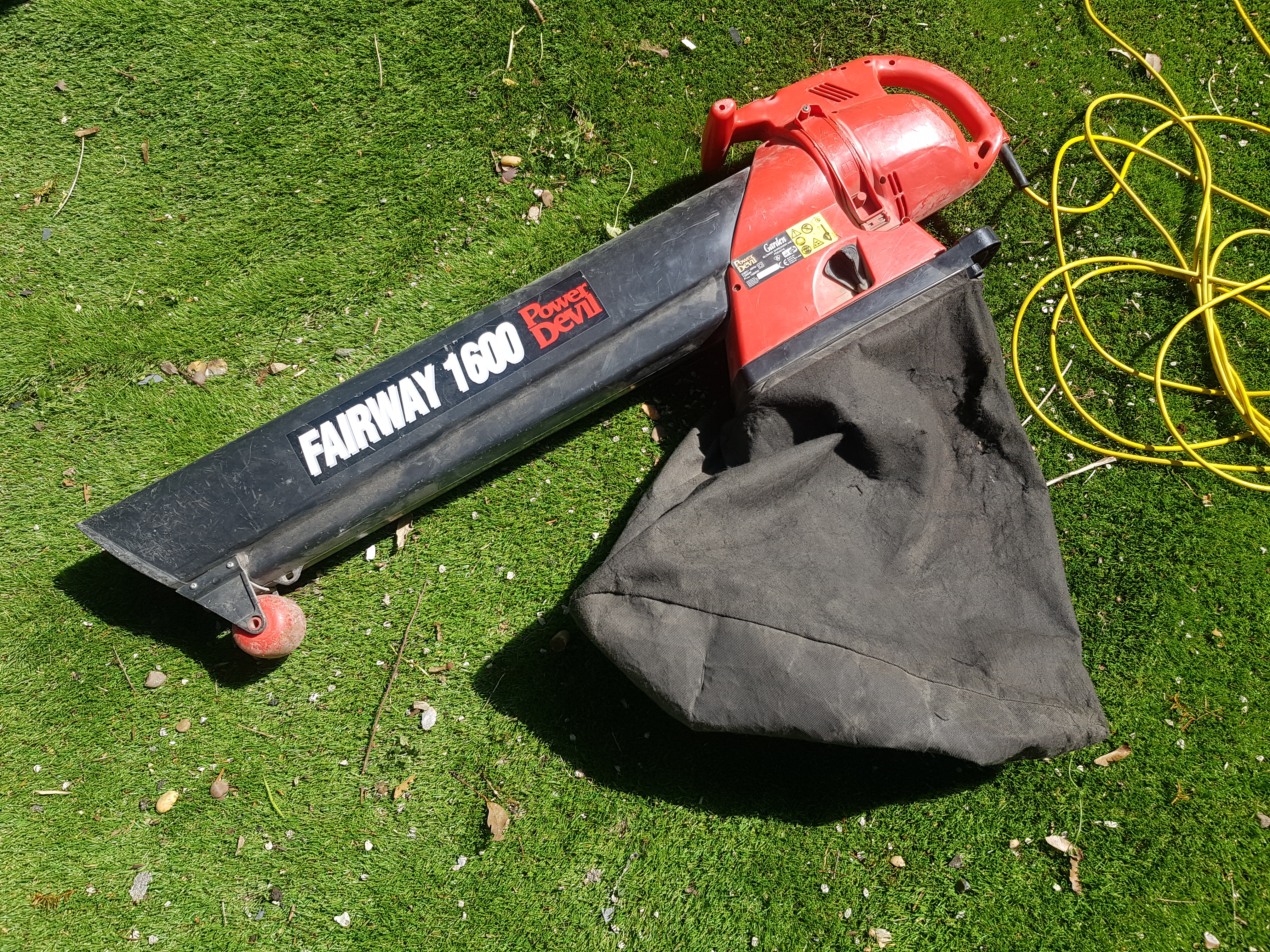 Electric leaf blower shredder