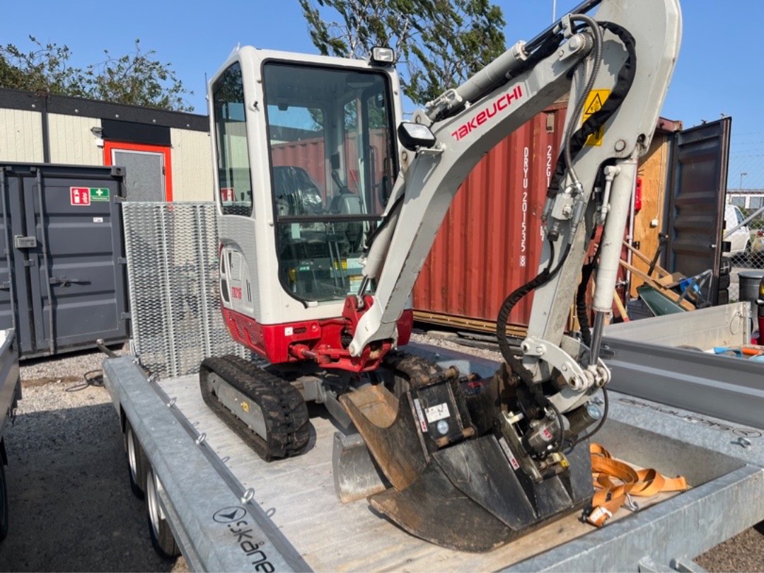 Takeutchi tb216