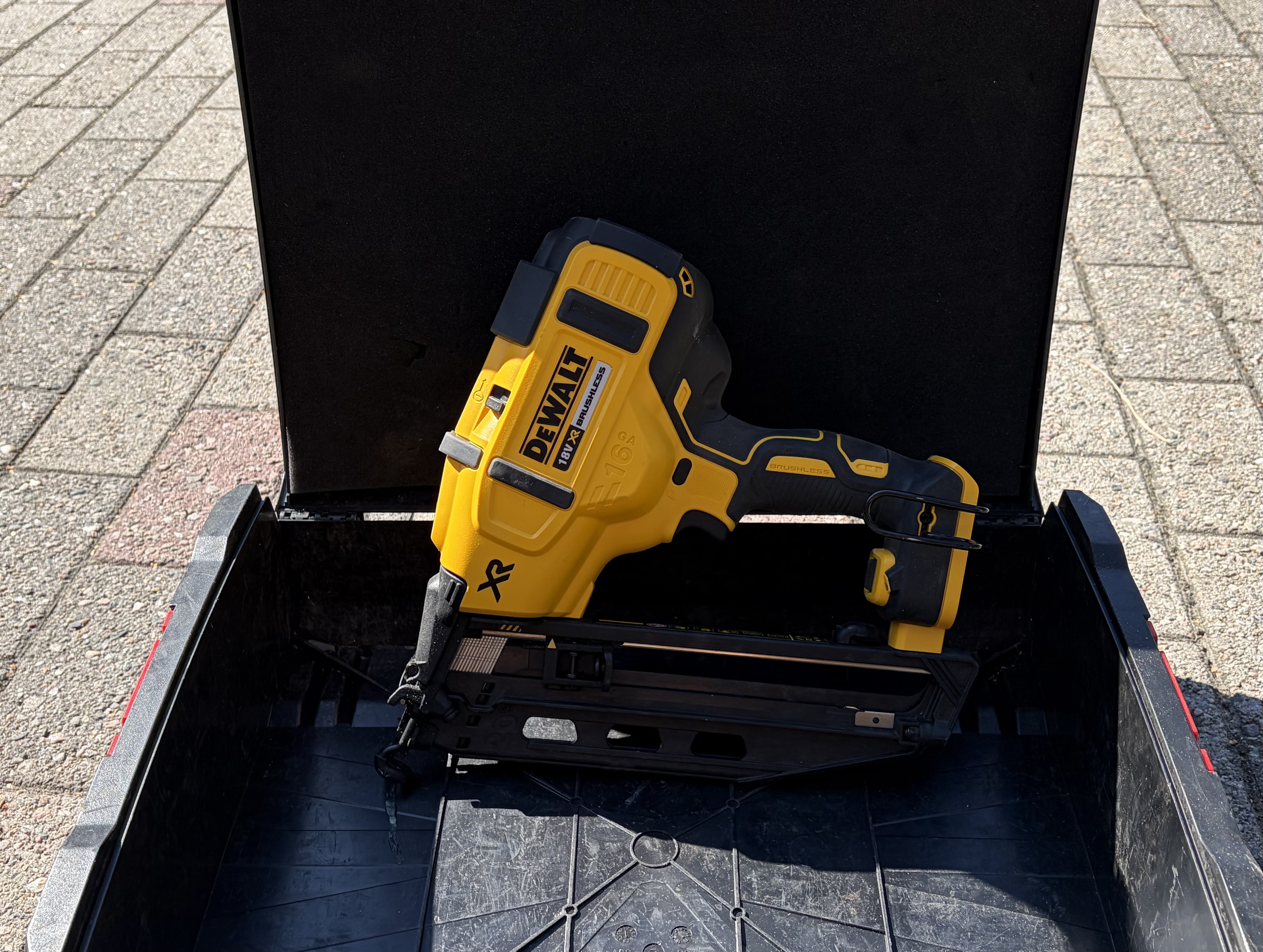 Dewalt dykkert pistol dcn660n