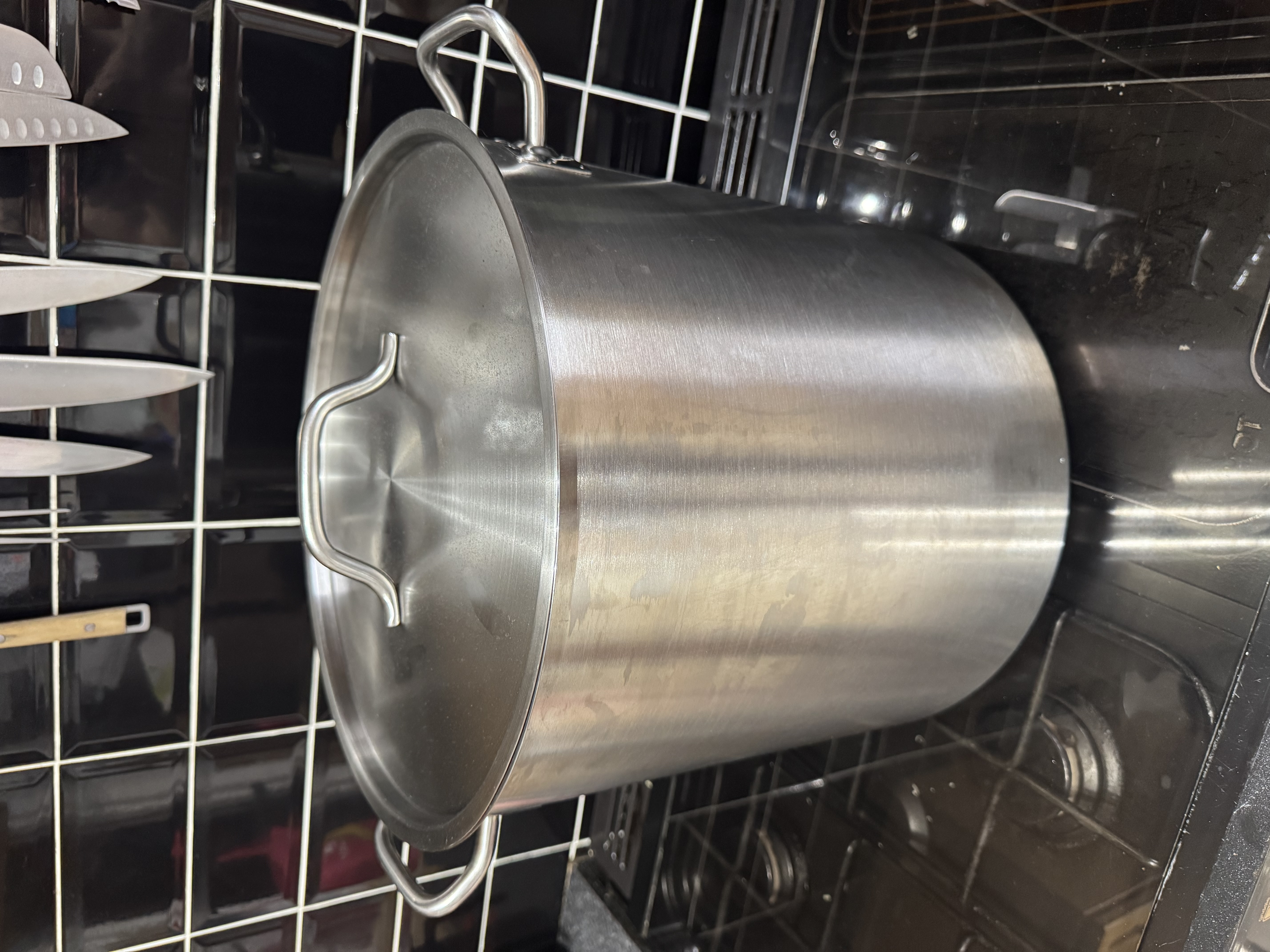 Large 32l stainless steel stockpot & lid (commercial grade catering pot)