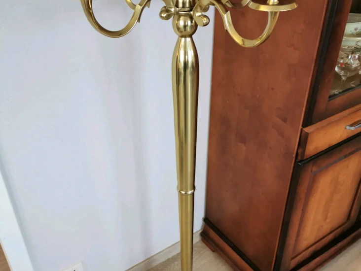 2 st stora gulvkandelabrar i guld, höjd 150 cm