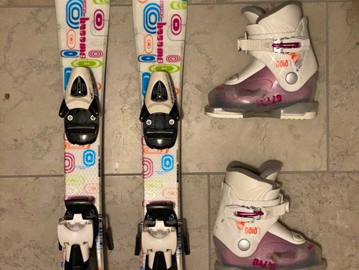Barnskidor 70 cm med pjäxor