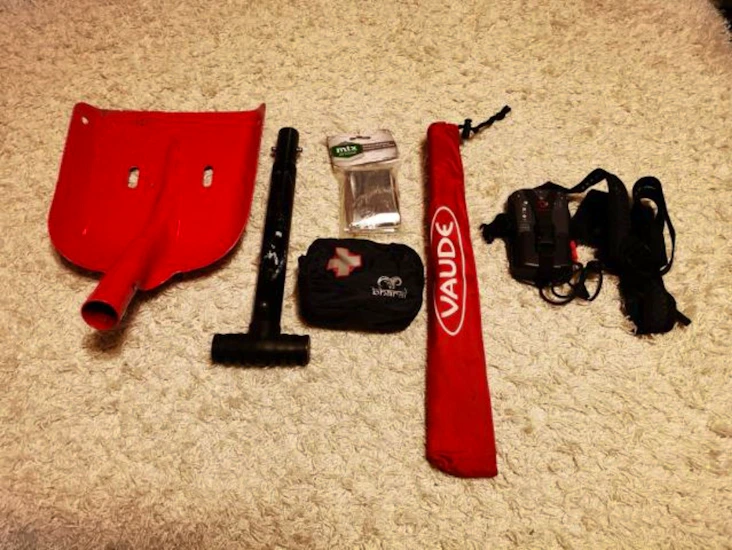 Mammutin piippari, lapio ja sondi