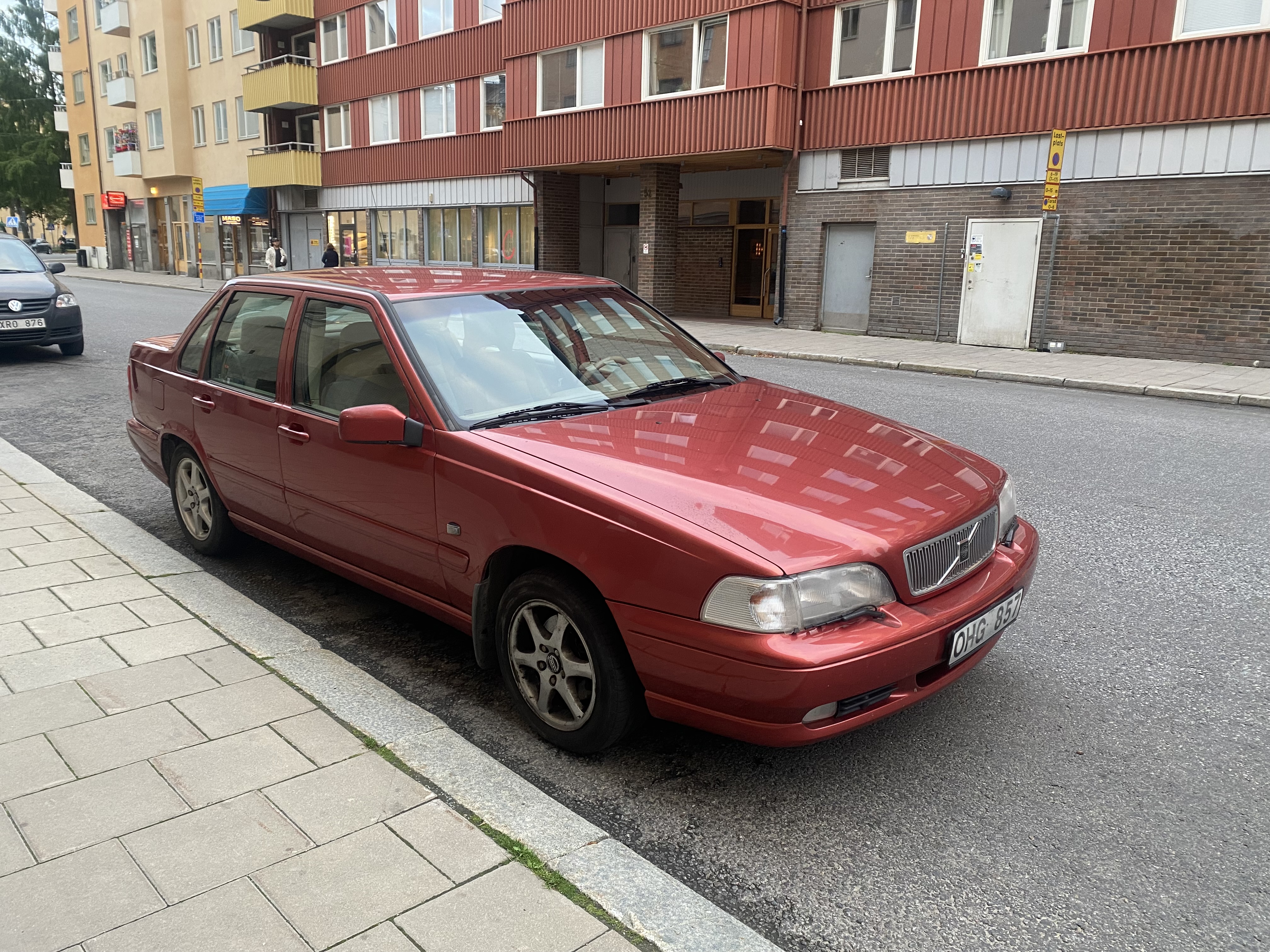 Volvo s70, årsmodell 1997, röd
