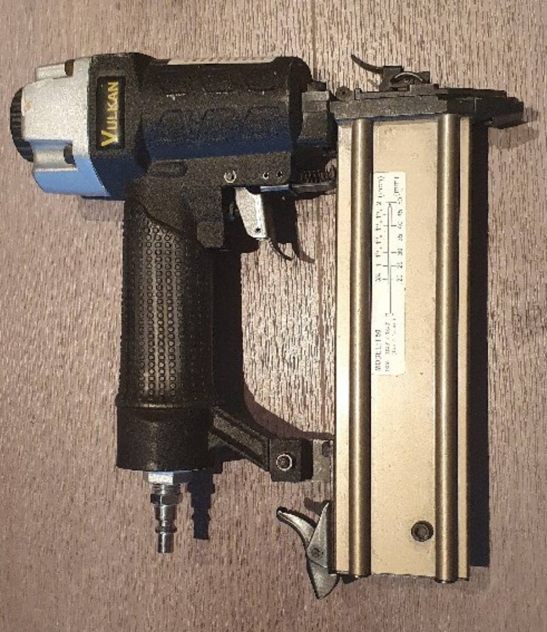 Luftdrevet dykkert-/stiftepistol