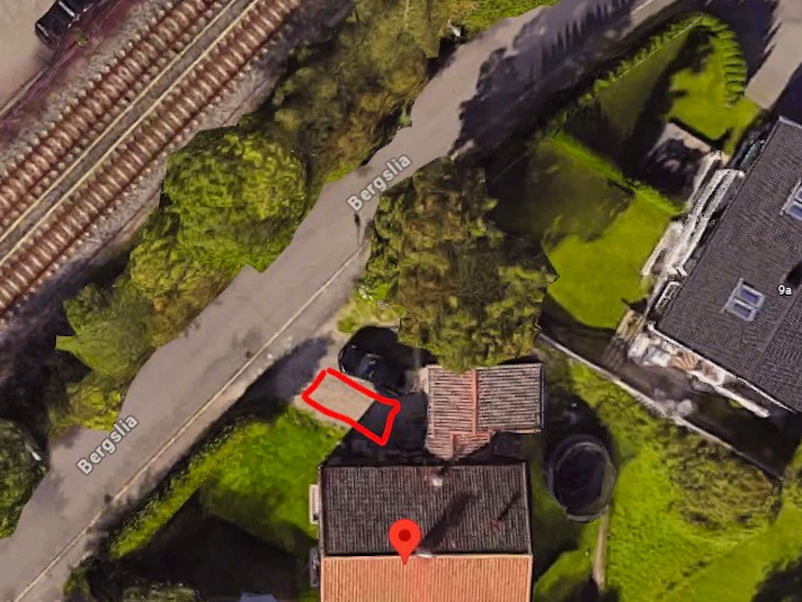 Utendørs parkeringsplass rolig område