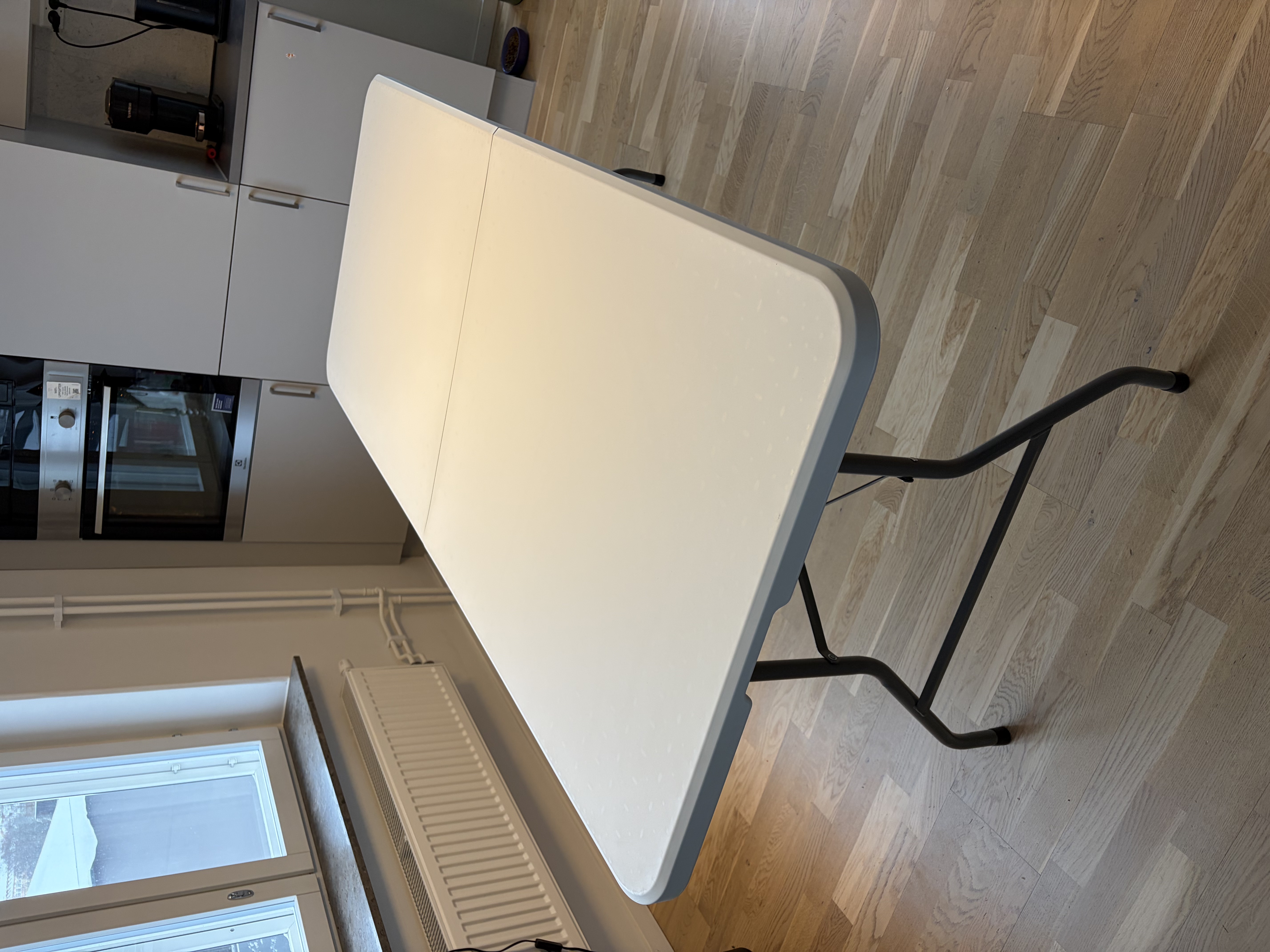 Hopfällbart bord med 6 hopfällbara stolar