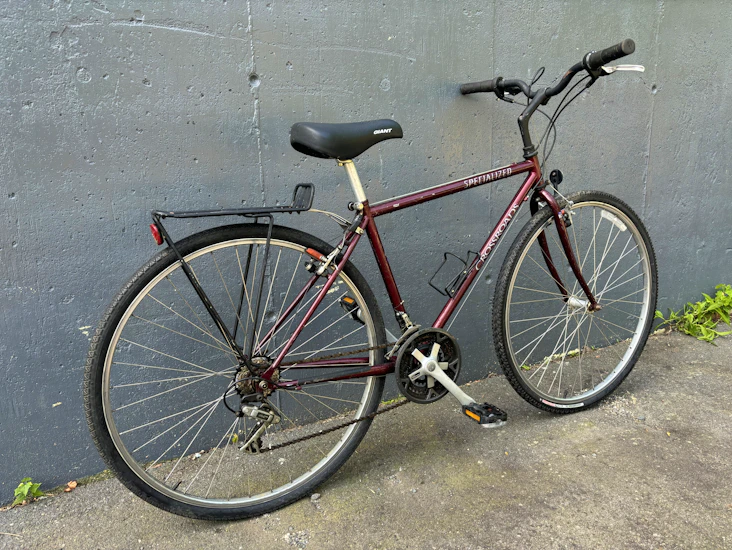 Hybrid bike for small/medium riders (5'4" - 5'9")