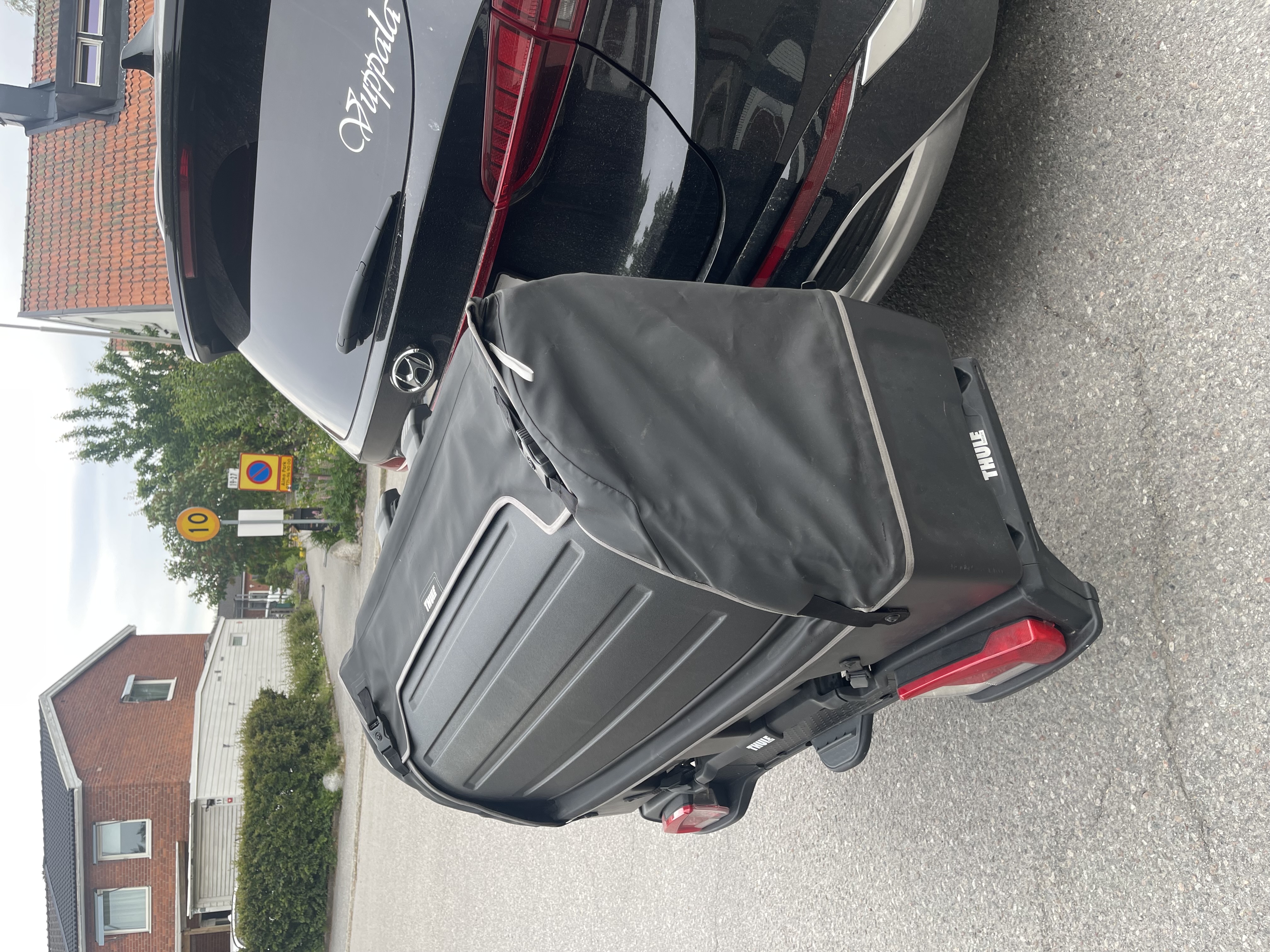 Thule bakbox eller två cykel hållare