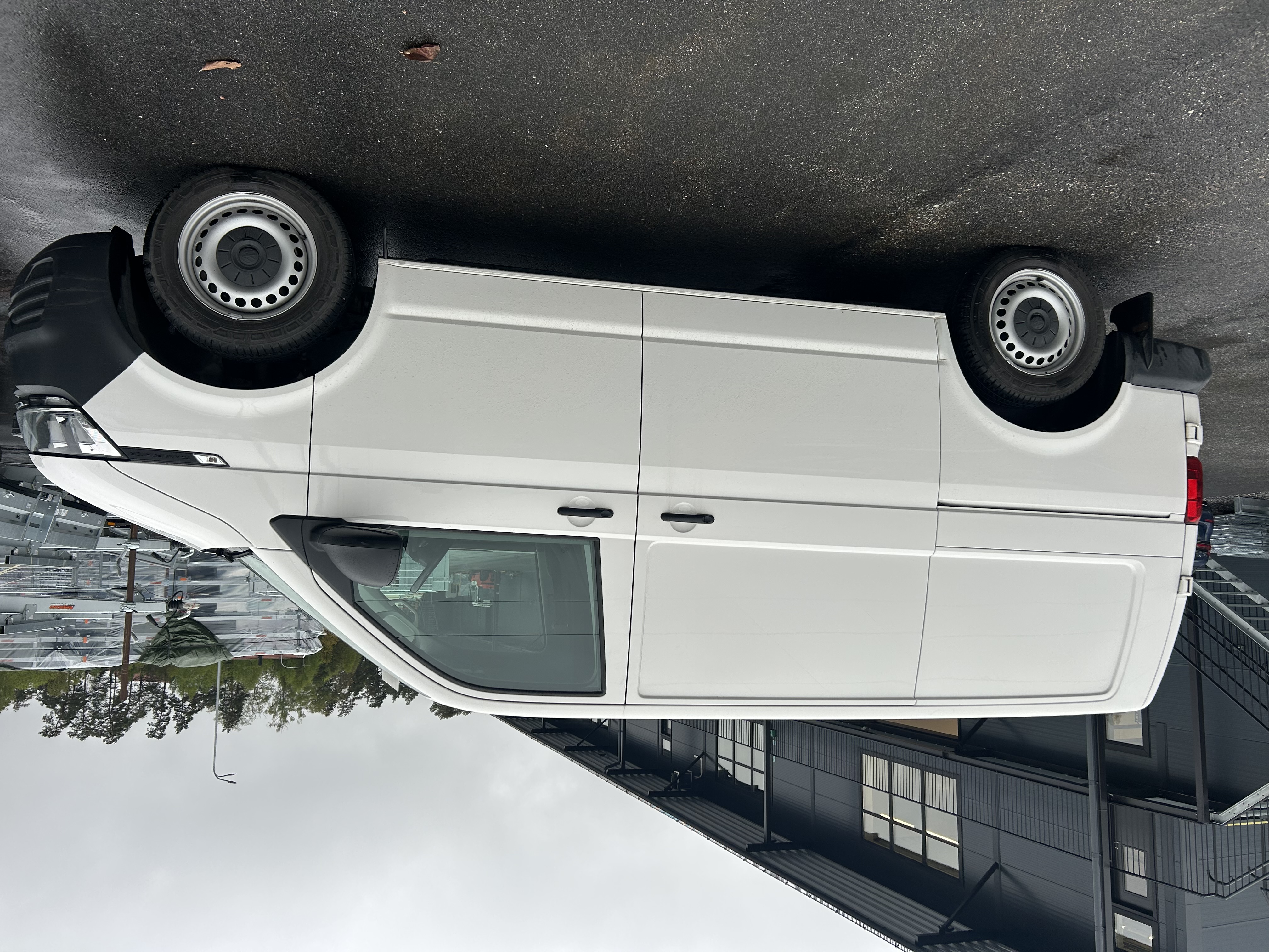 Automat flyttbil skåpbil dragbil vw dragkrok backsensorer farthållare