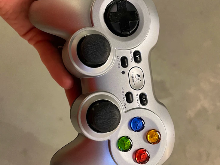 Logitech f710, trådlös spelkontroll