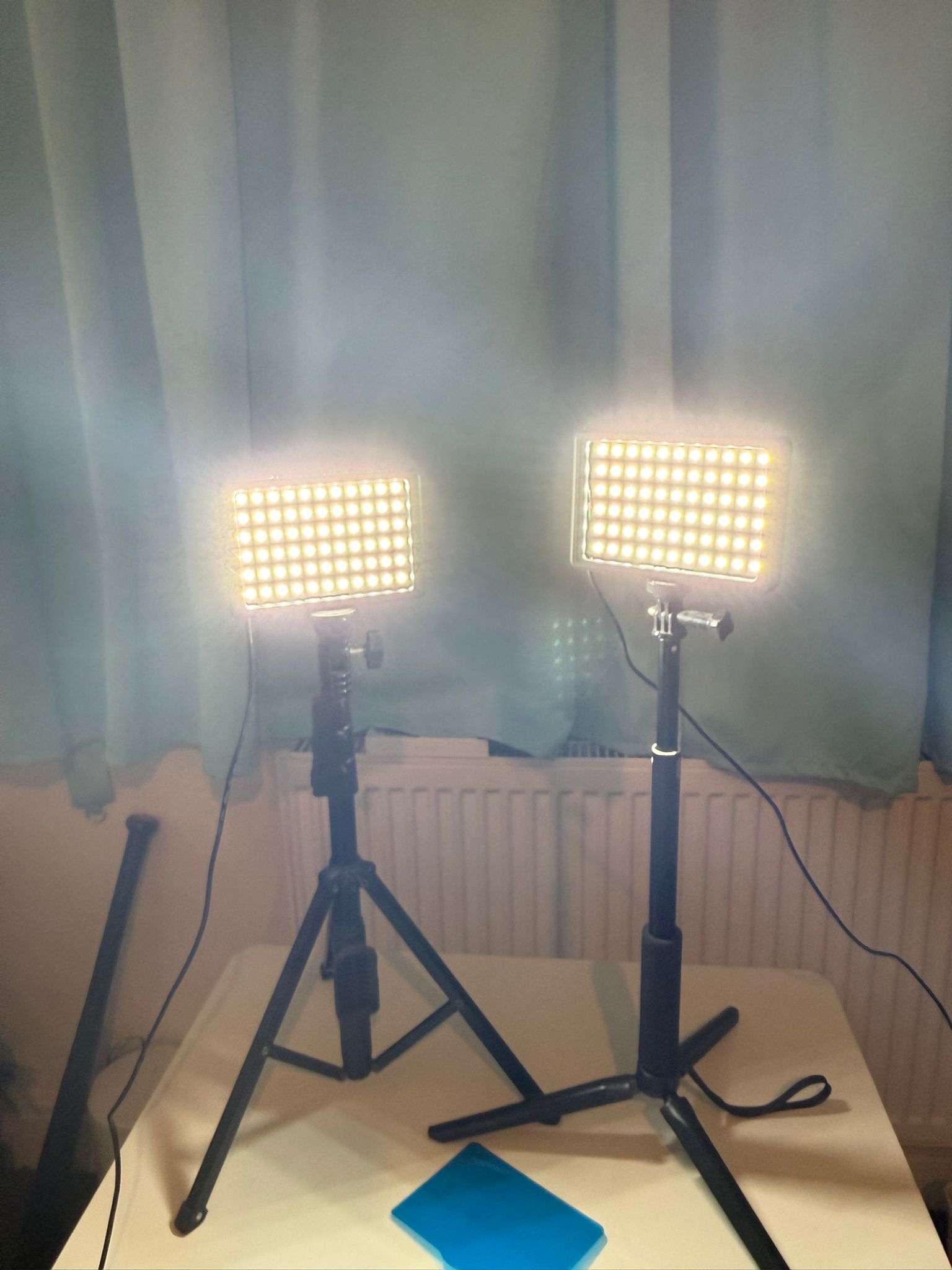 Usb led 5600k neewer dimmable light kit with pro adjustable tripod + phone tripod  stand and colour filters, 2-pack for tabletop/low-angle shooting, photography/zoom/video conference lighting/gaming/youtube video