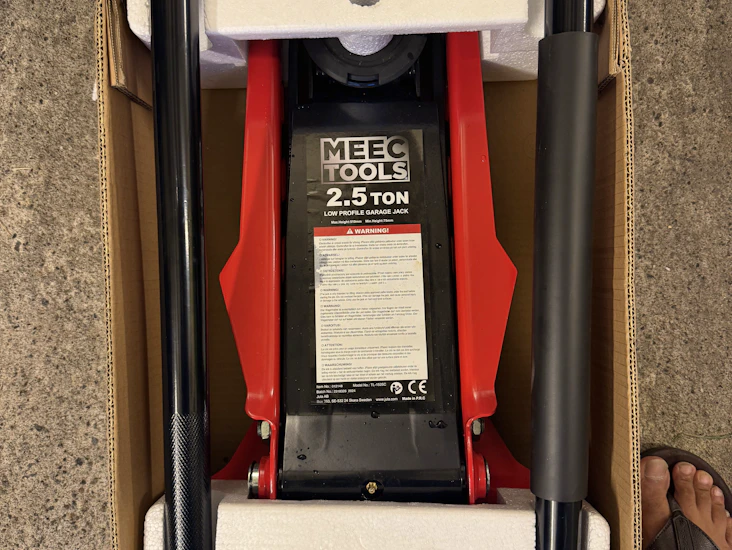 Low profile garage jack