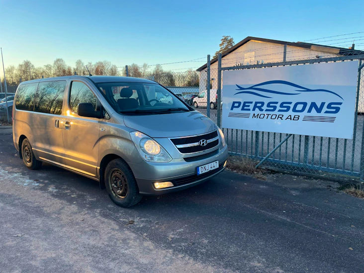 Rymlig 8-sits minibuss – hyundai h-1 automat