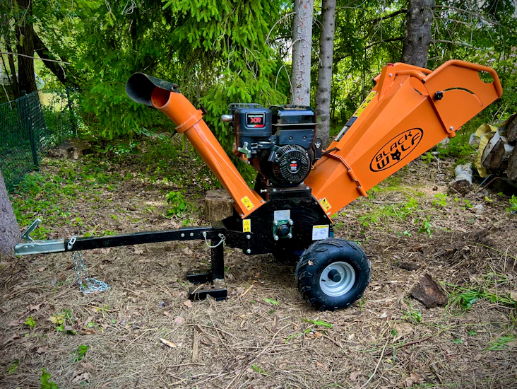 Flismaskin inkl släp, elstart.