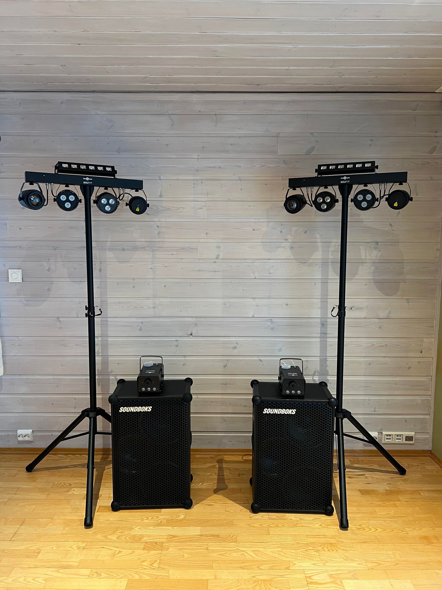 Partypakke (lysrigg + høyttaler + røykmaskin)