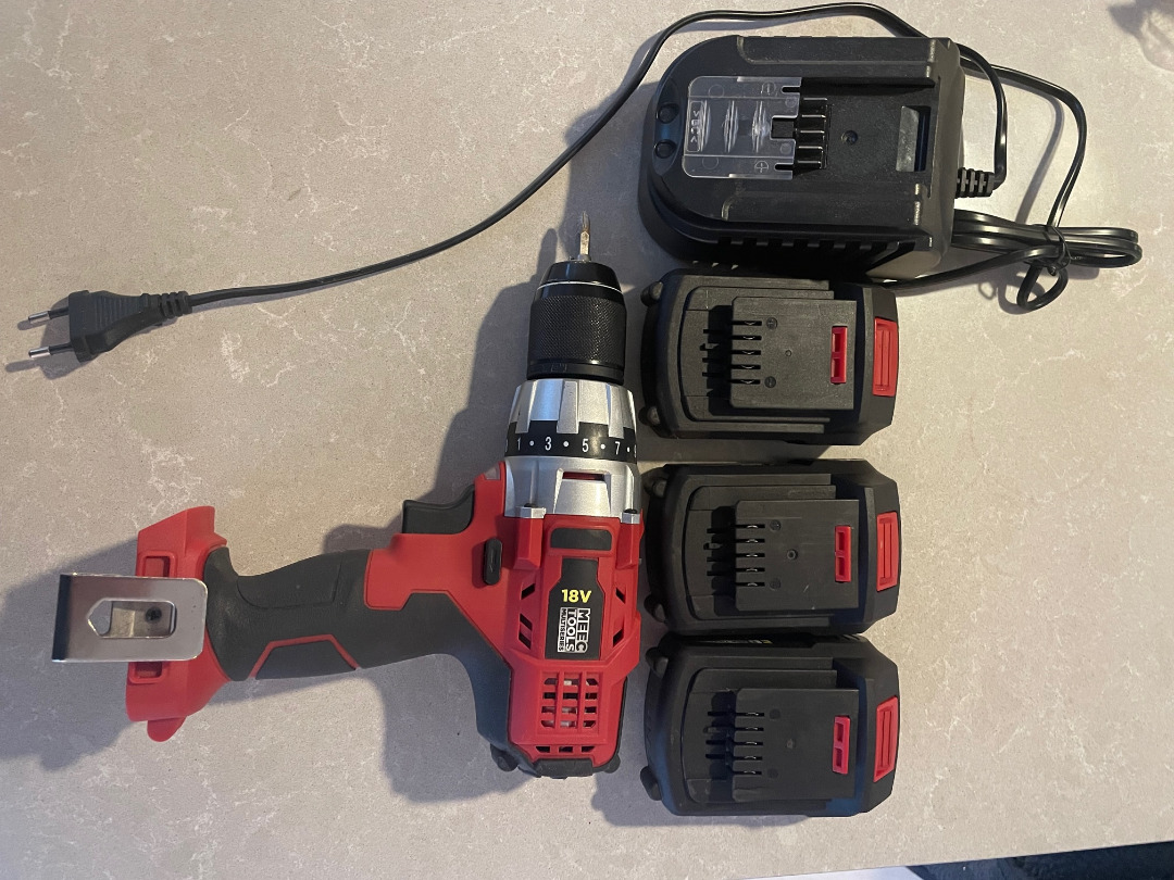 Batteridriven skruvdragare / borrmaskin 18v