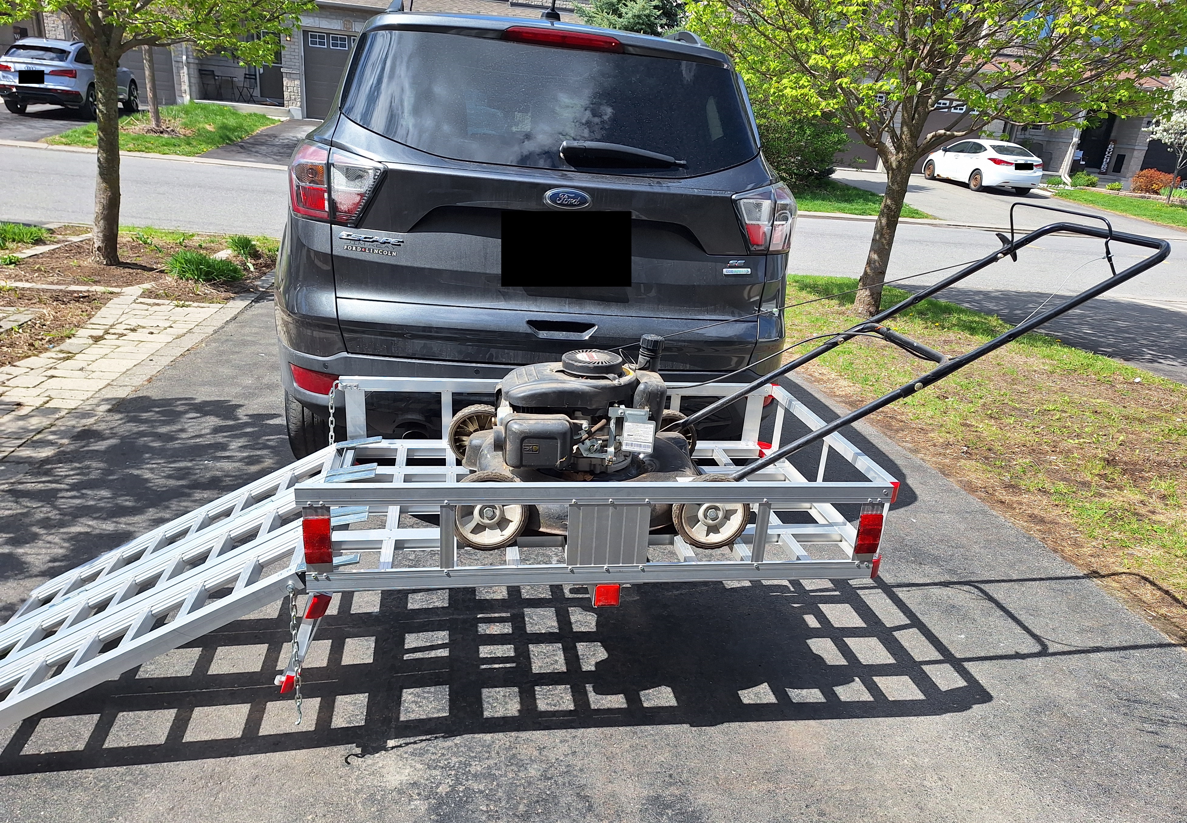 Hitch-mount cargo carrier