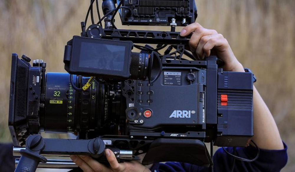 Arri alexa 35 + lenses + 1 attendant and focus puller