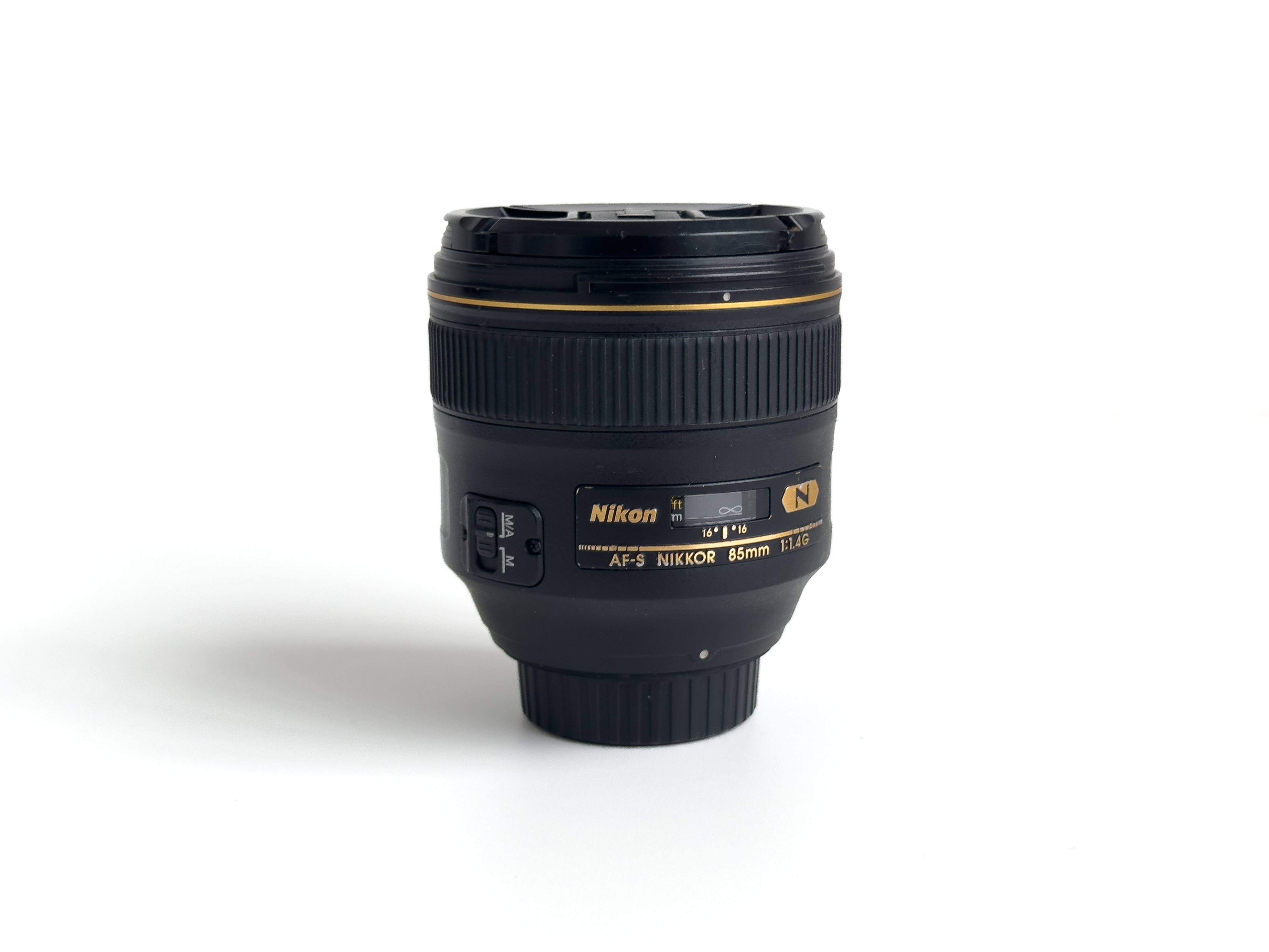 Nikon af-s 85mm f/1.4g (nikon f6)