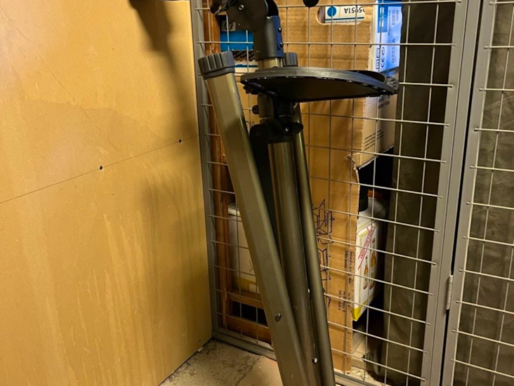 Robust mekställ för cykel med teleskop