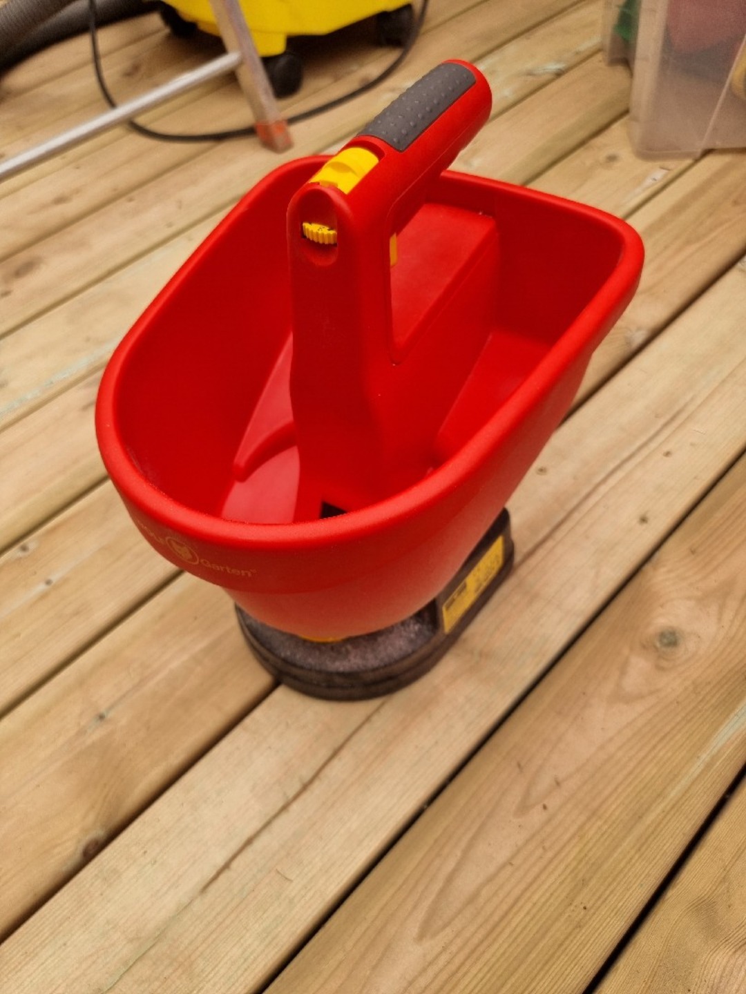 Spridare för gödsel och gräsfrön