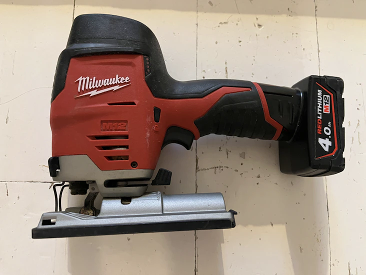 Milwaukee m12 js stikksag