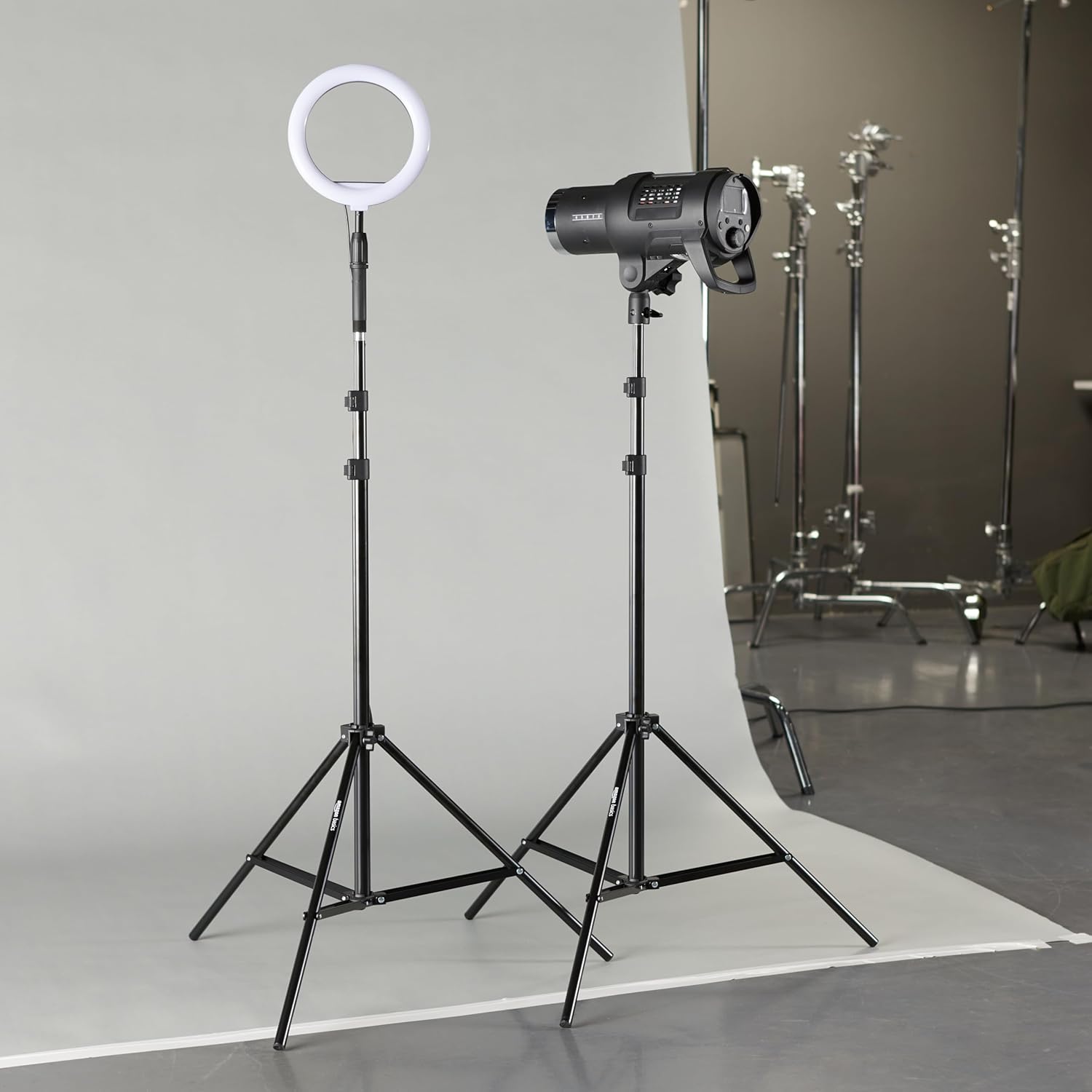 Amazon basics 2-pack aluminum 80"/2.04m light stand with case for studio and on-location , portable & compact - black