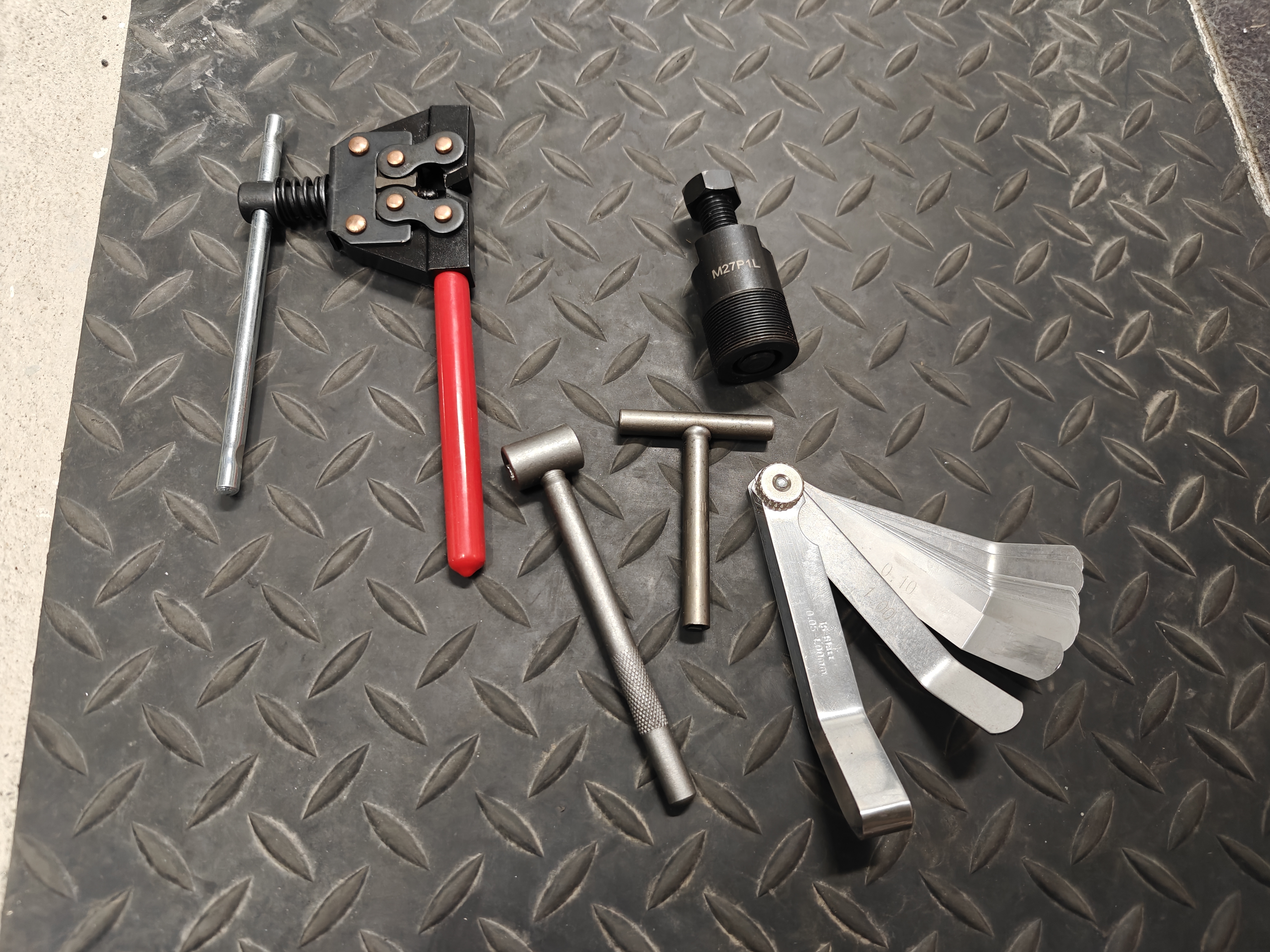 Ketjunkatkaisin, venttiilin säätö työkalu, säätöliuskat & magneeton ulosvetäjä