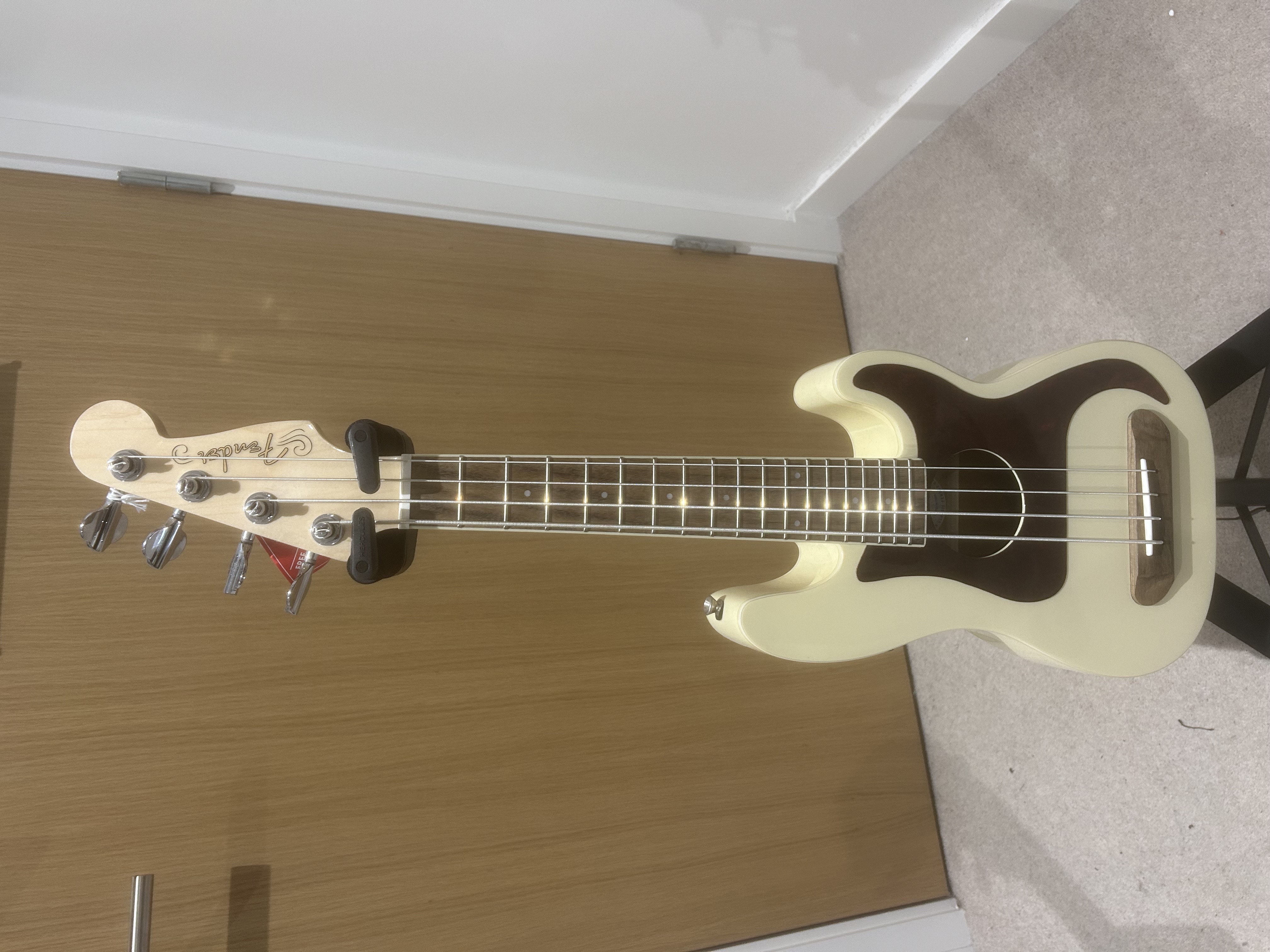 Fender bass ukulele 