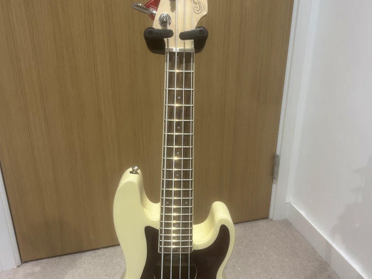 Fender bass ukulele