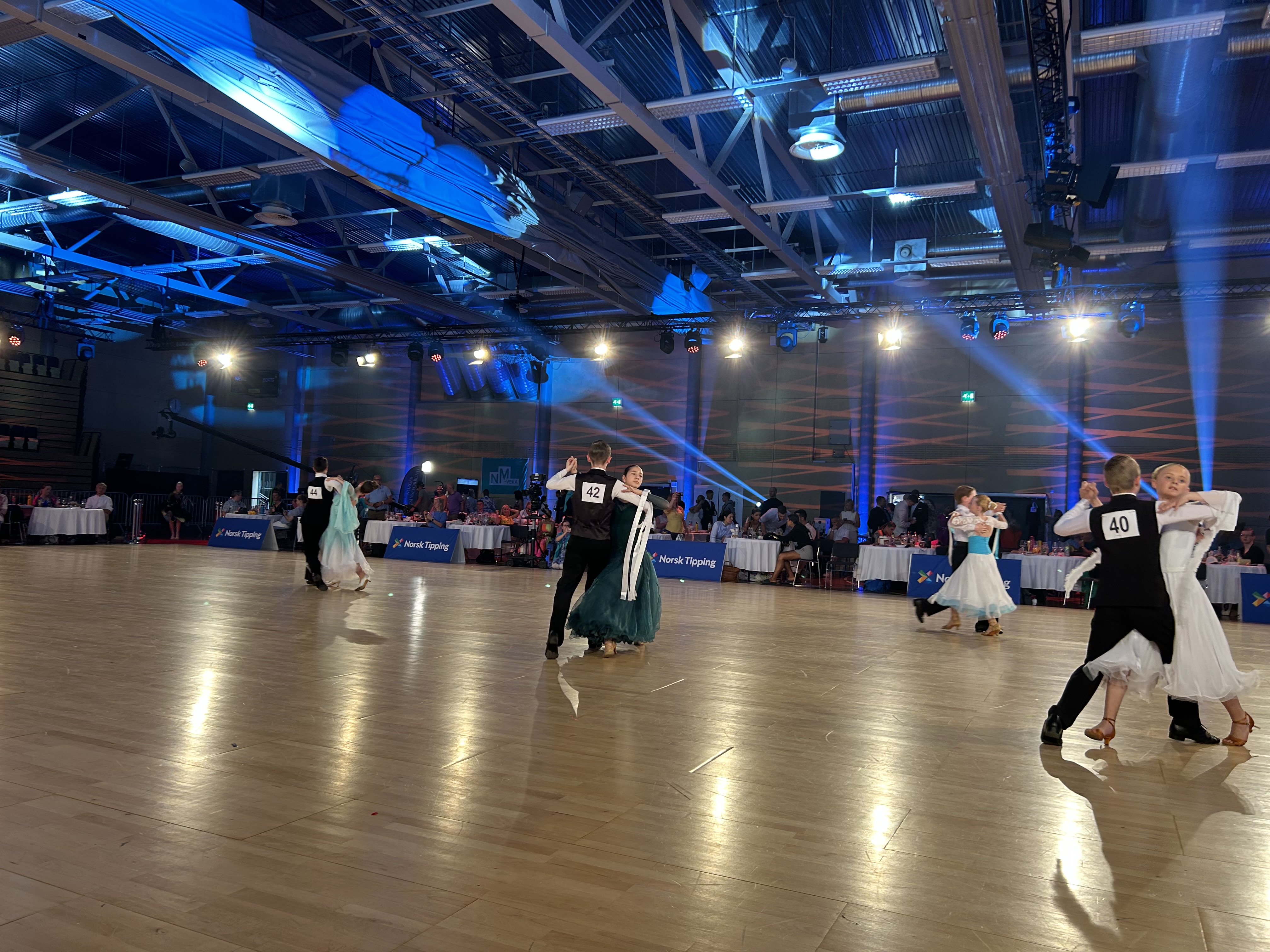 Bord, stoler og duker