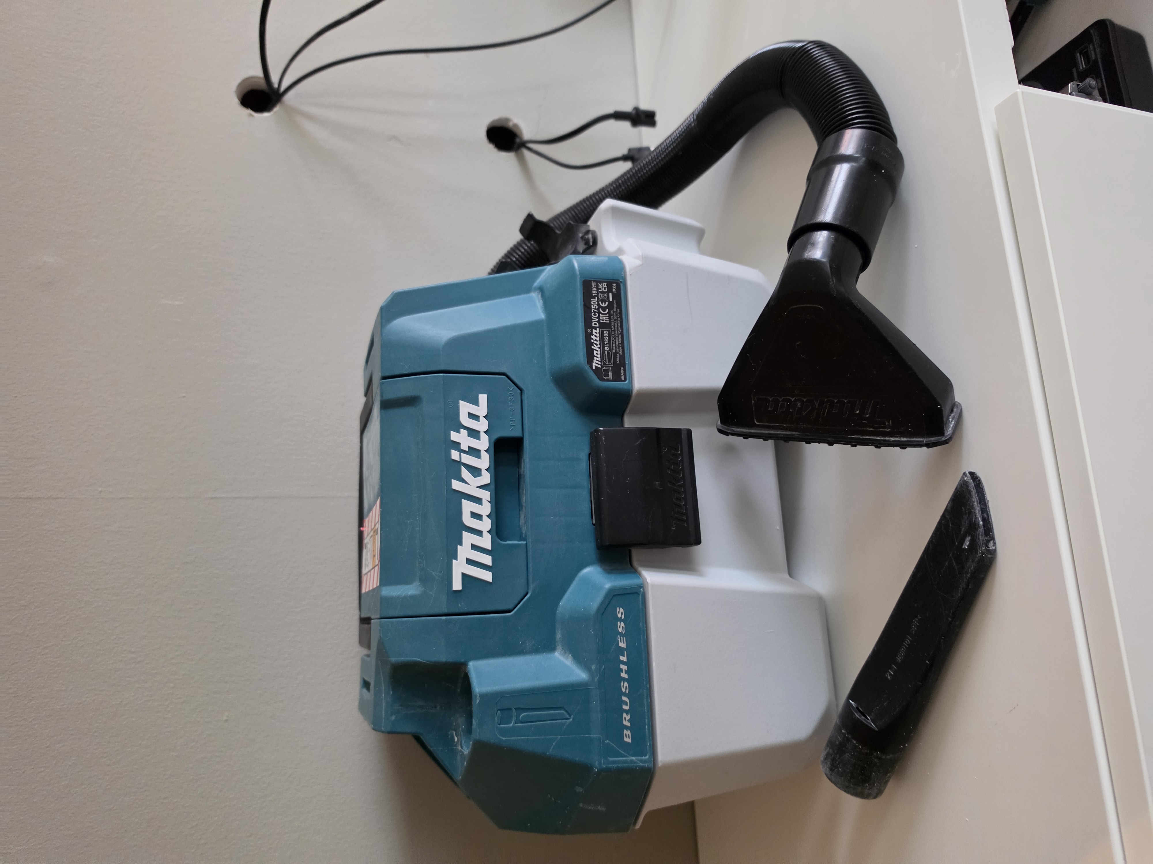 Makita sladdlös grovdammsugare 18v batteridriven
