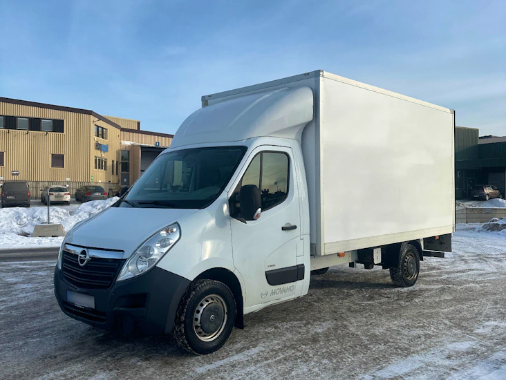 Lättlastbil med bakgavellyft – 18 m³ lastvolym . perfekt för flytt & större transporter