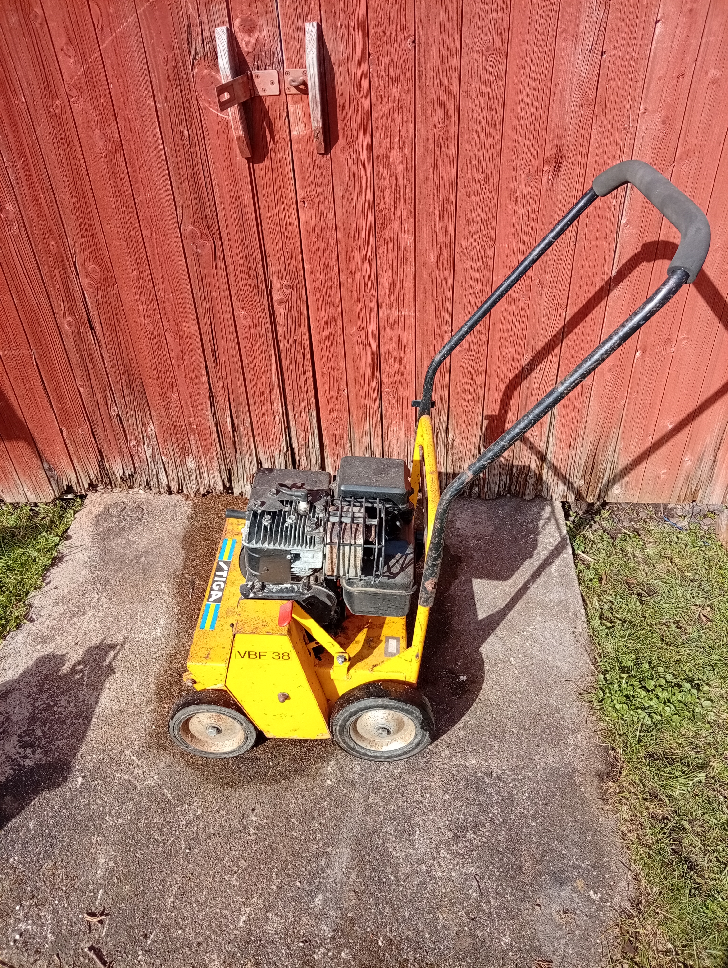 Vertikalskärare bensindriven 