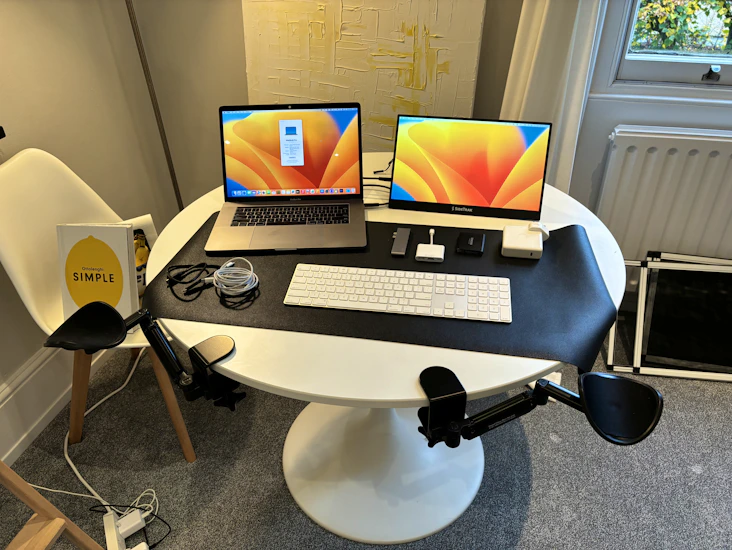 Editing and dit mobile station with macbook pro 15’’