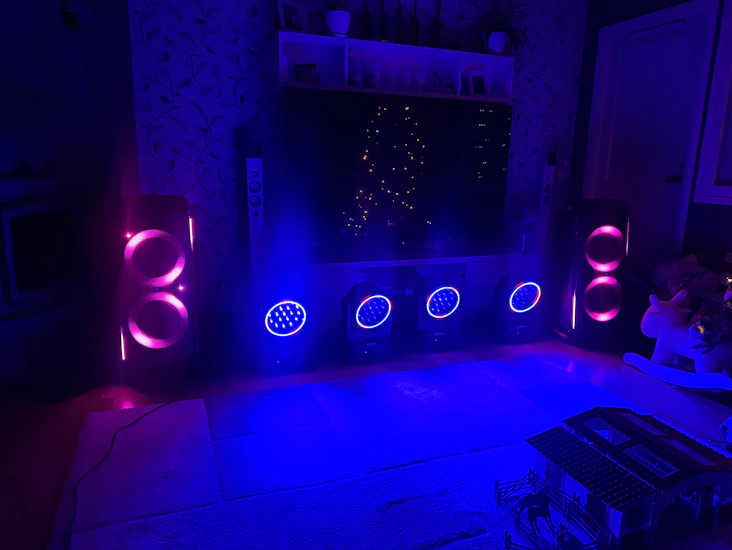 4kpl tehokasta moving head led -valo juhliin & tapahtumiin