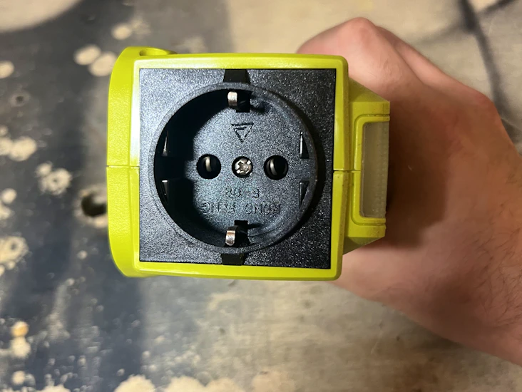 Ryobi omformer 18v til 230v