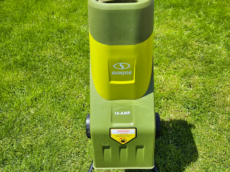 Sunjoe 14-amp electric wood chipper/shredder