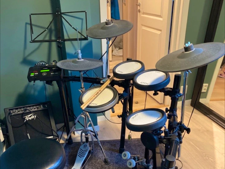 Yamaha dtx562k el-trommesett