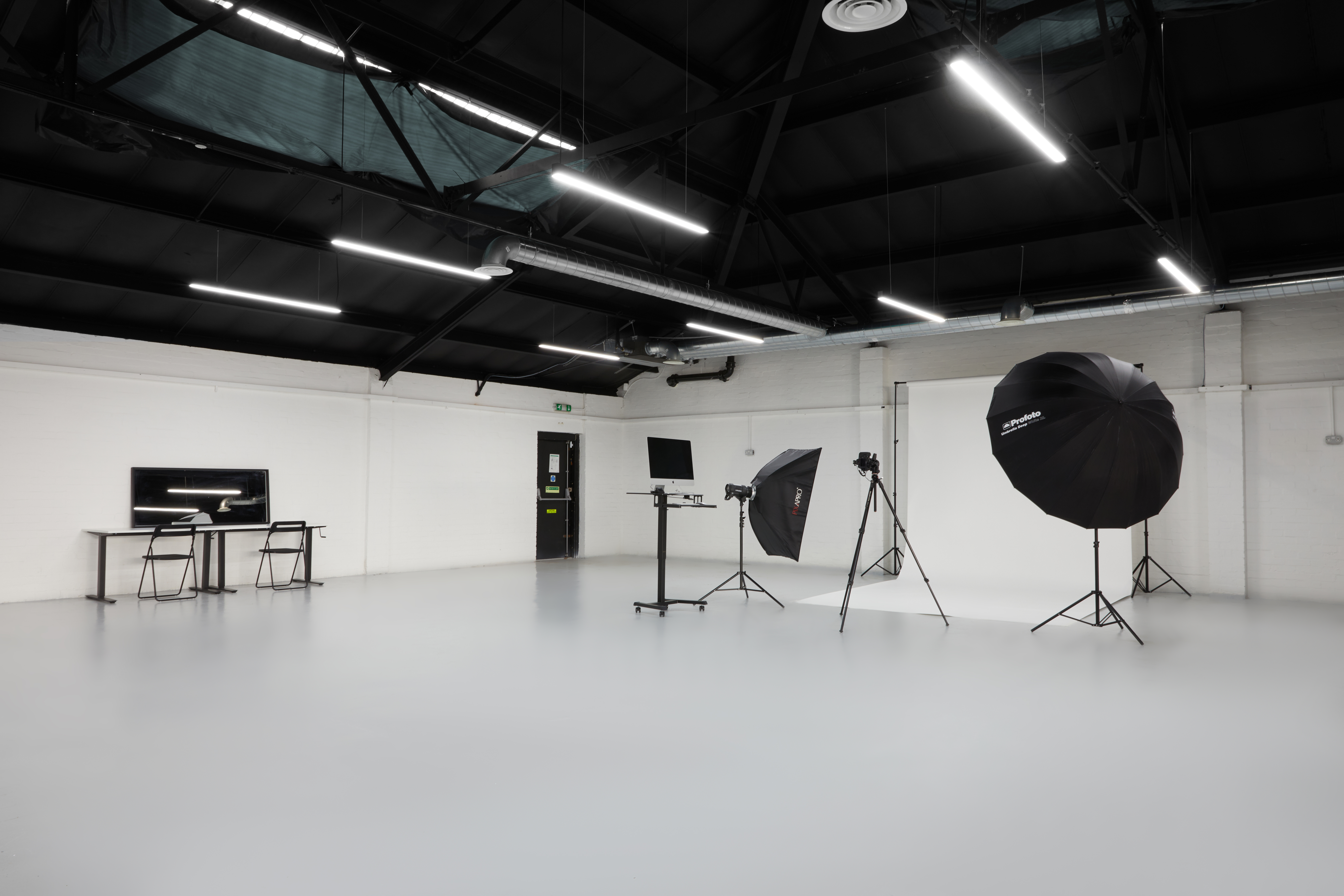 Large 2050 sqft warehouse studio space