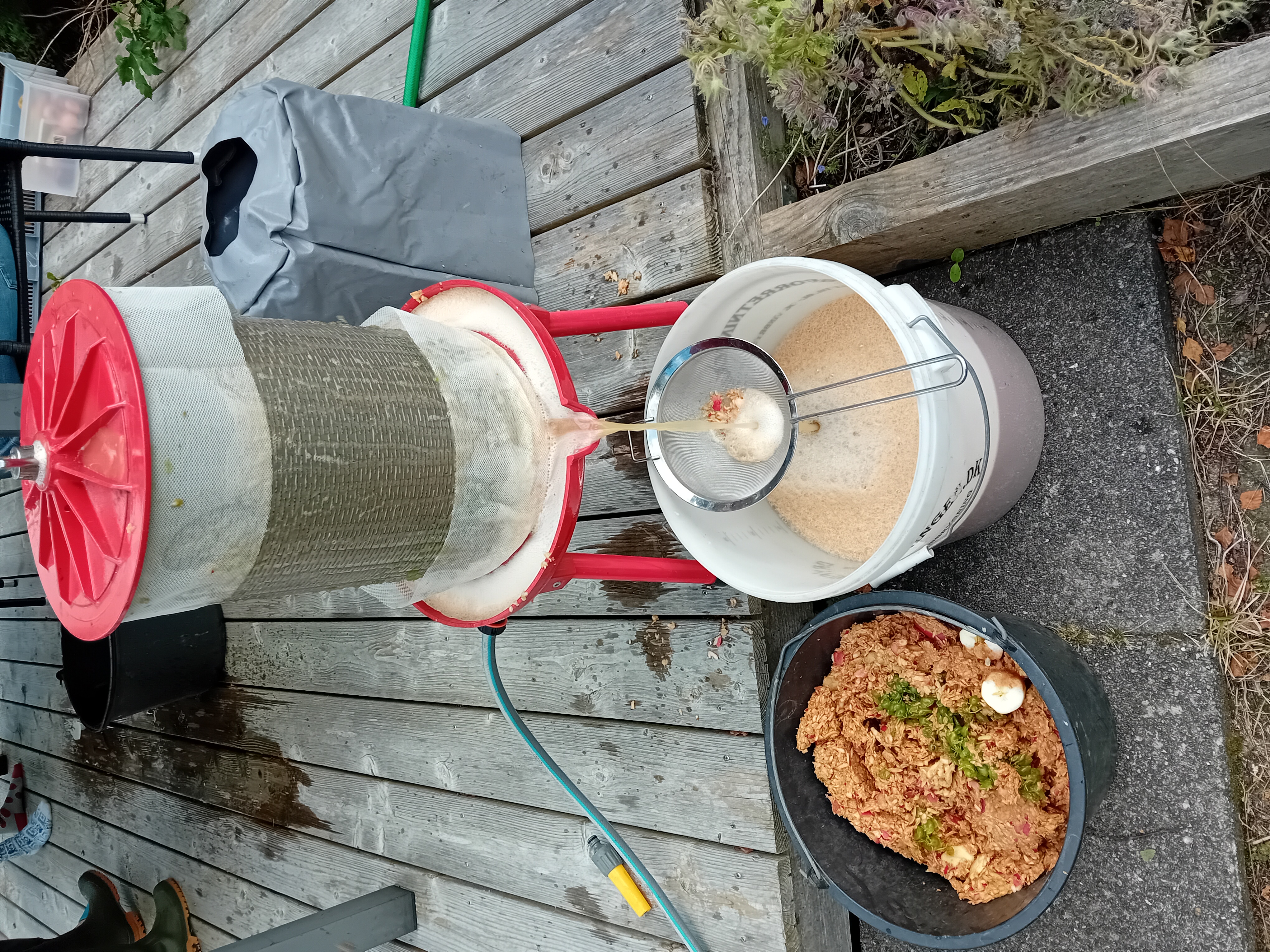 Mosteri - æblekværn og hydropresse