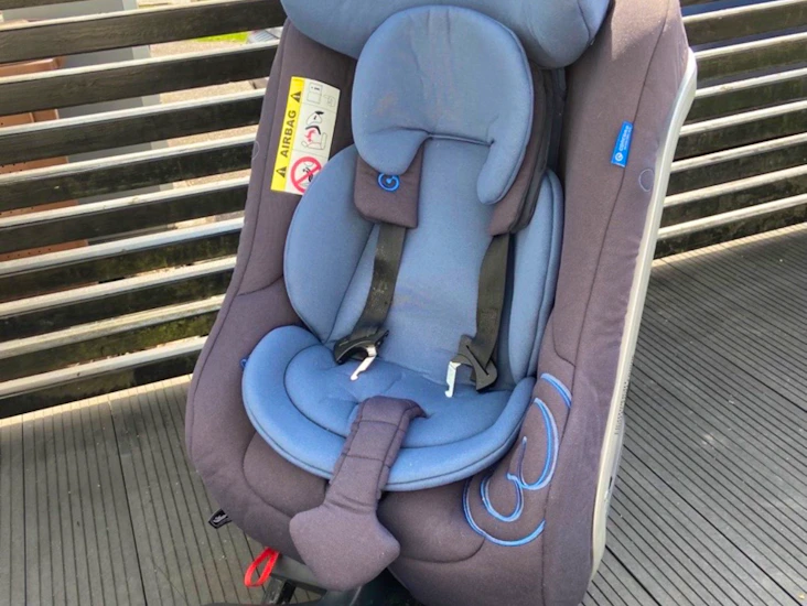 Bakåtvänd bilbarnstol med isofix!