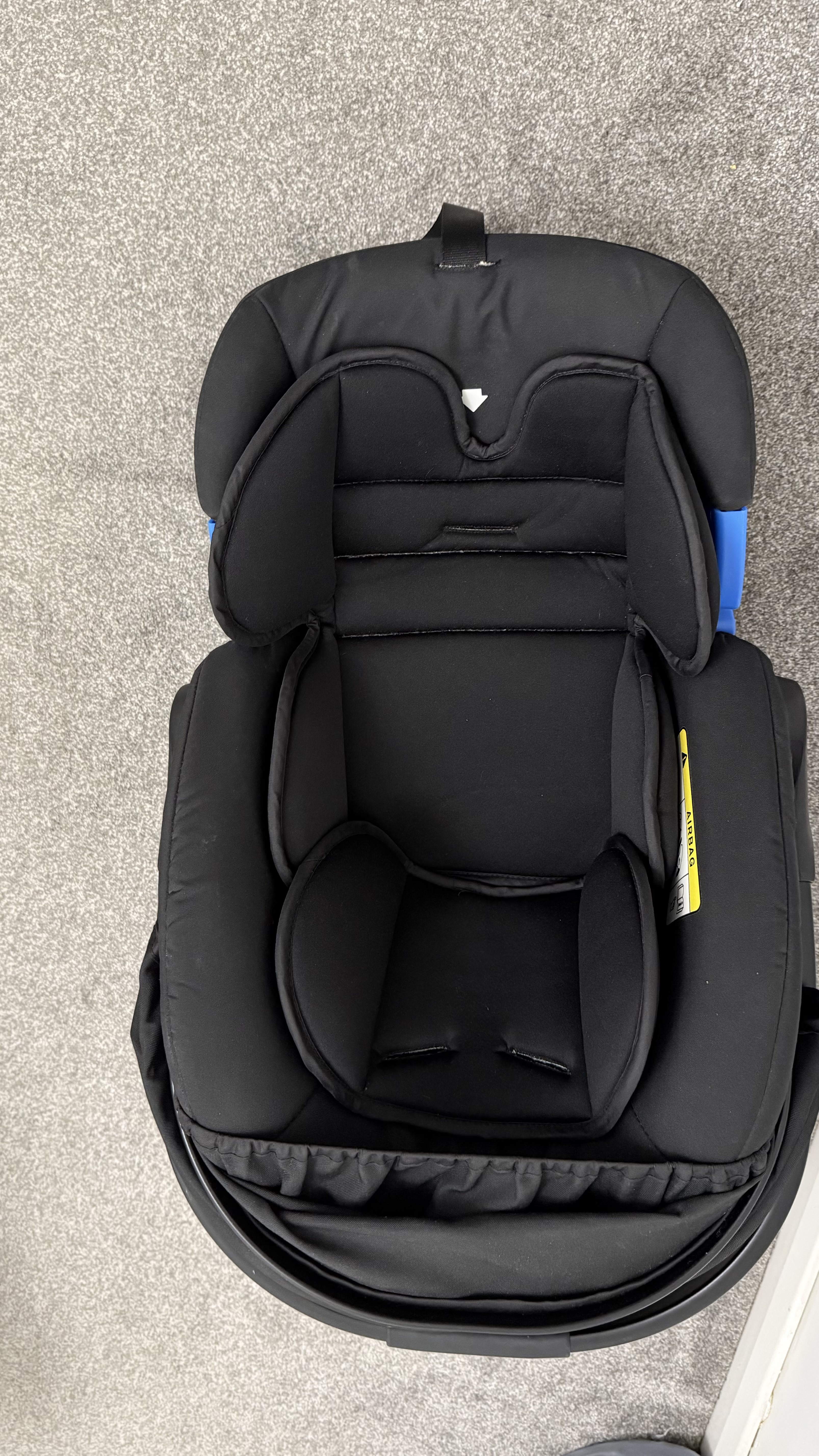 Puggle car seat with newborn insert
